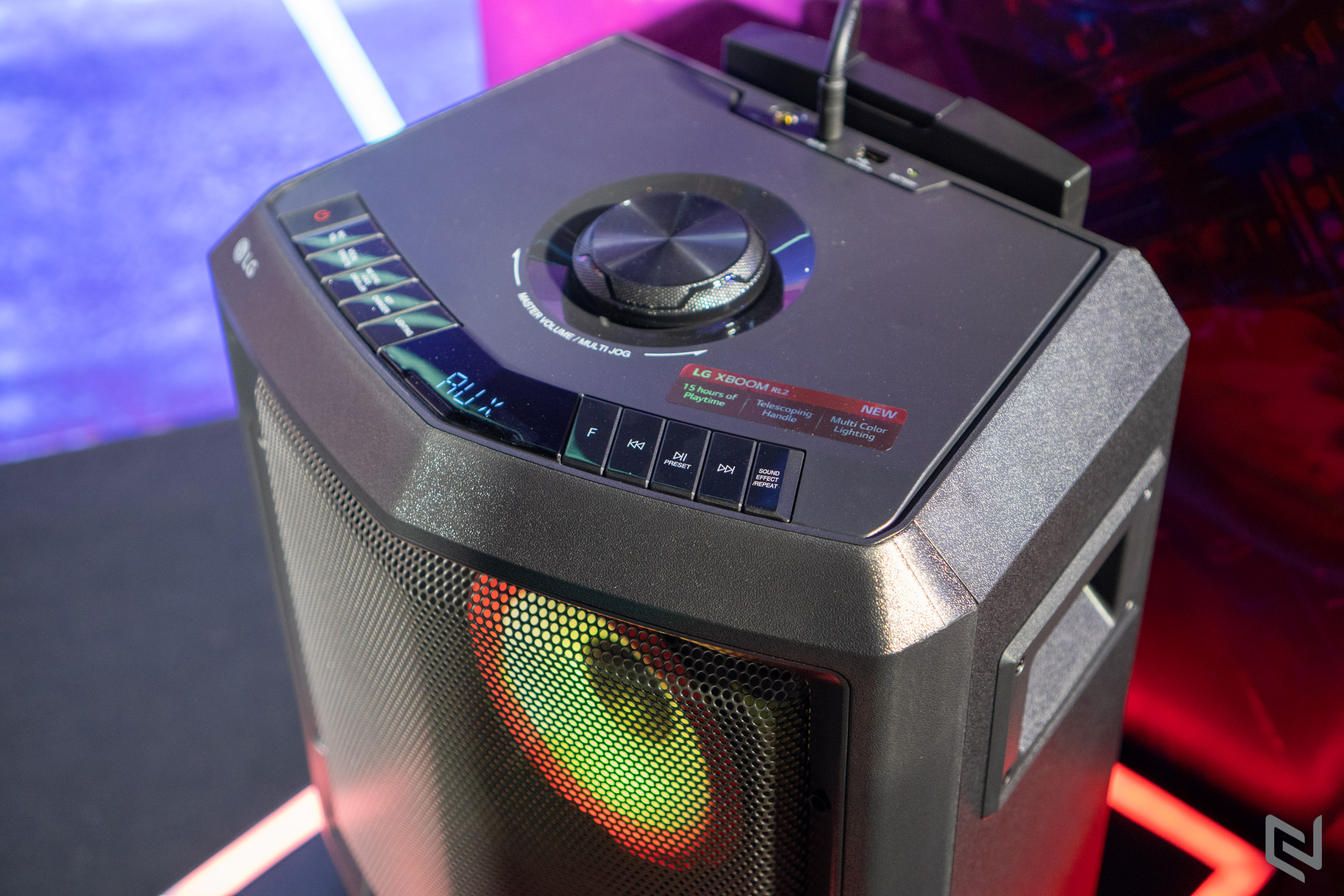LG ra mắt dòng loa XBOOM đa tính năng tại Việt Nam, kết nối không dây, âm thanh cao cấp, mix nhạc như DJ