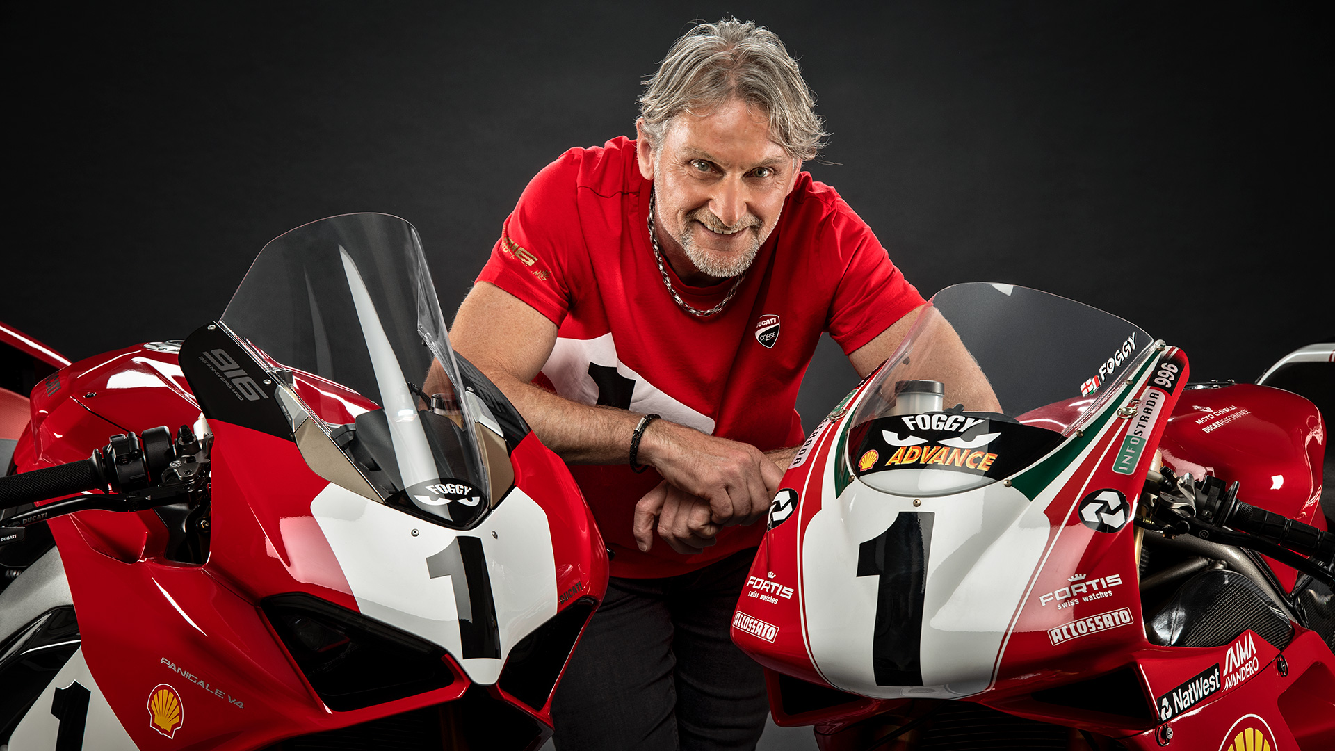 Siêu phẩm Panigale V4 kỷ niệm 25 năm của Ducati chính thức ra mắt, giá hơn 47,000 USD và chỉ bán 500 chiếc