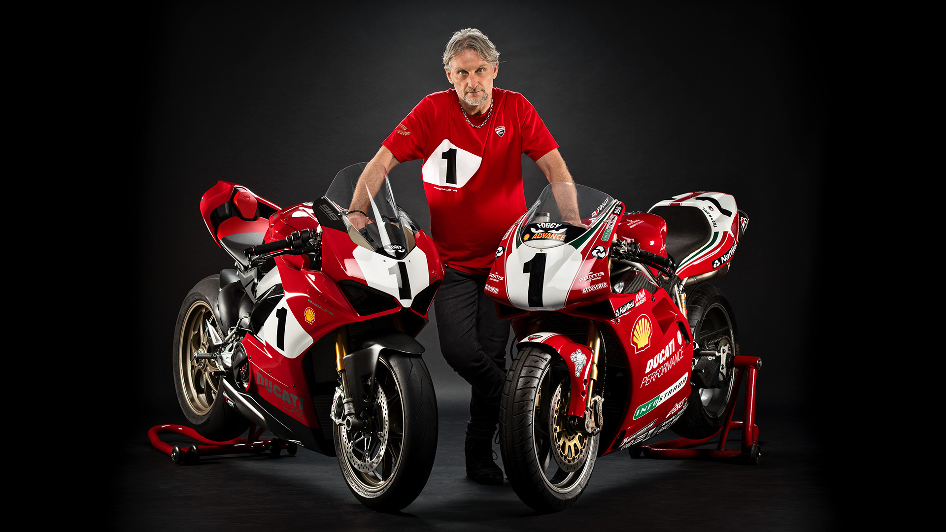 Siêu phẩm Panigale V4 kỷ niệm 25 năm của Ducati chính thức ra mắt, giá hơn 47,000 USD và chỉ bán 500 chiếc
