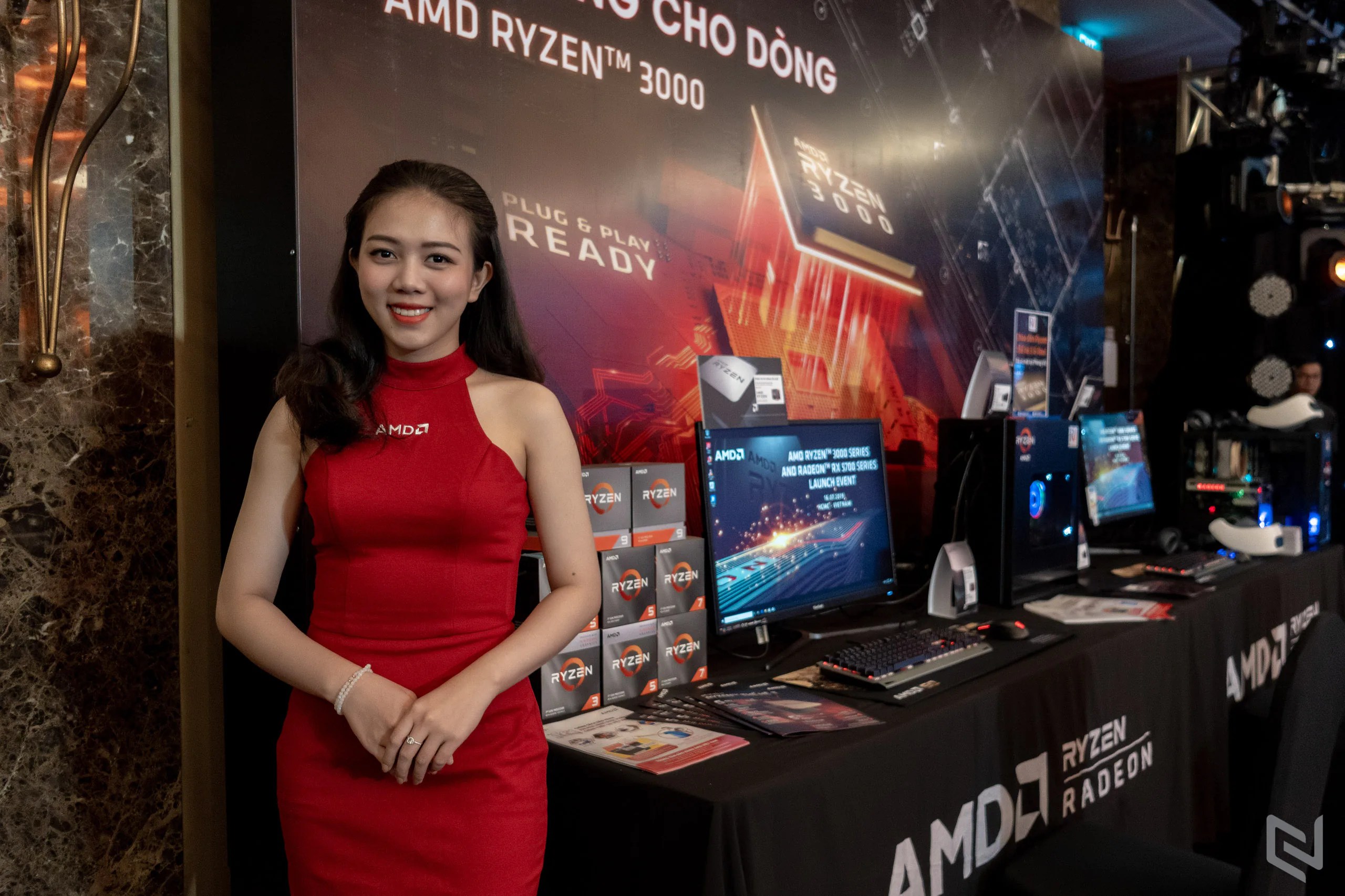 AMD ra mắt card đồ họa AMD Radeon RX 5700 và dòng chip xử lý máy bàn AMD Ryzen thế hệ thứ 3 tại Việt Nam