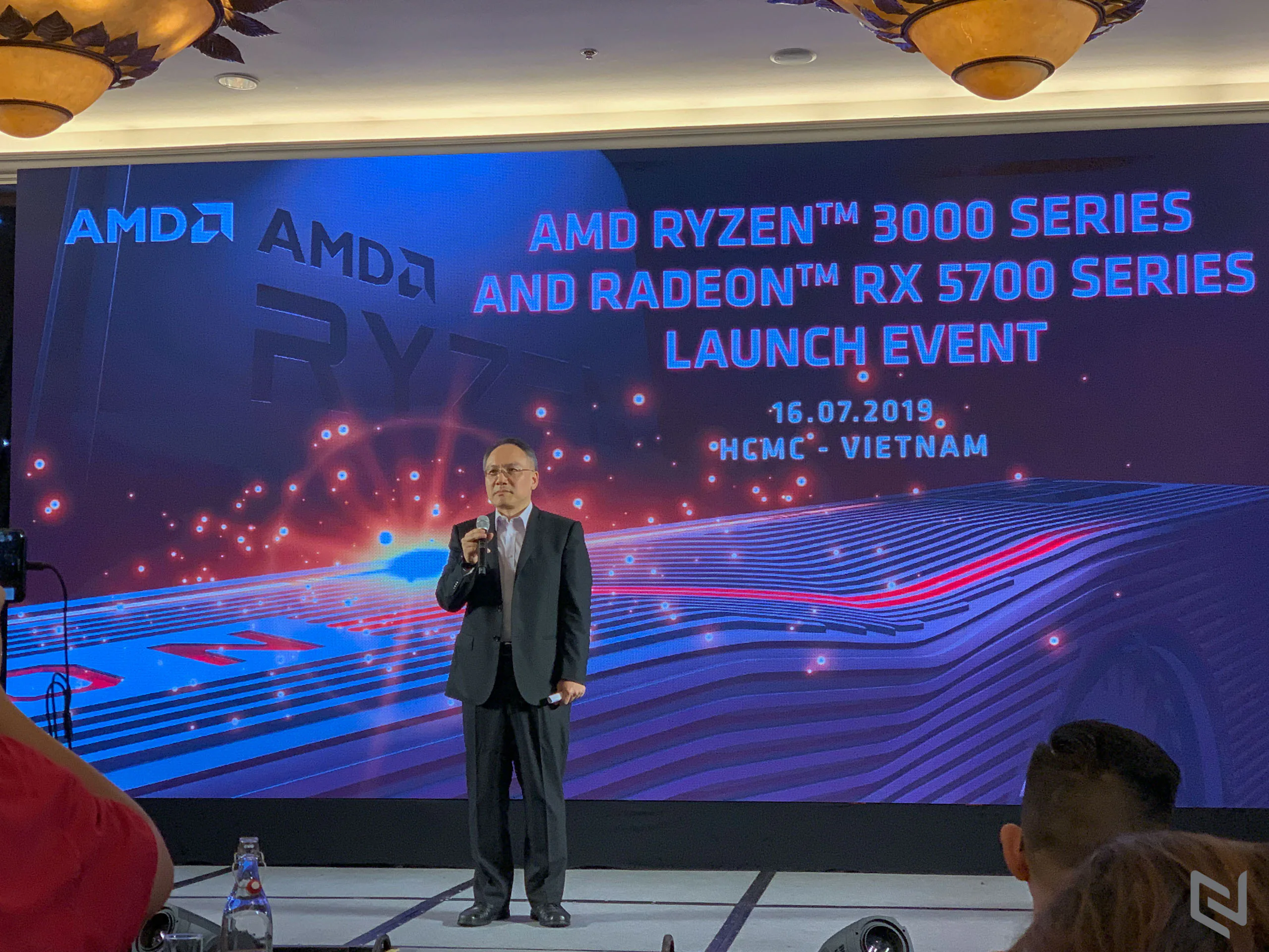 AMD ra mắt card đồ họa AMD Radeon RX 5700 và dòng chip xử lý máy bàn AMD Ryzen thế hệ thứ 3 tại Việt Nam