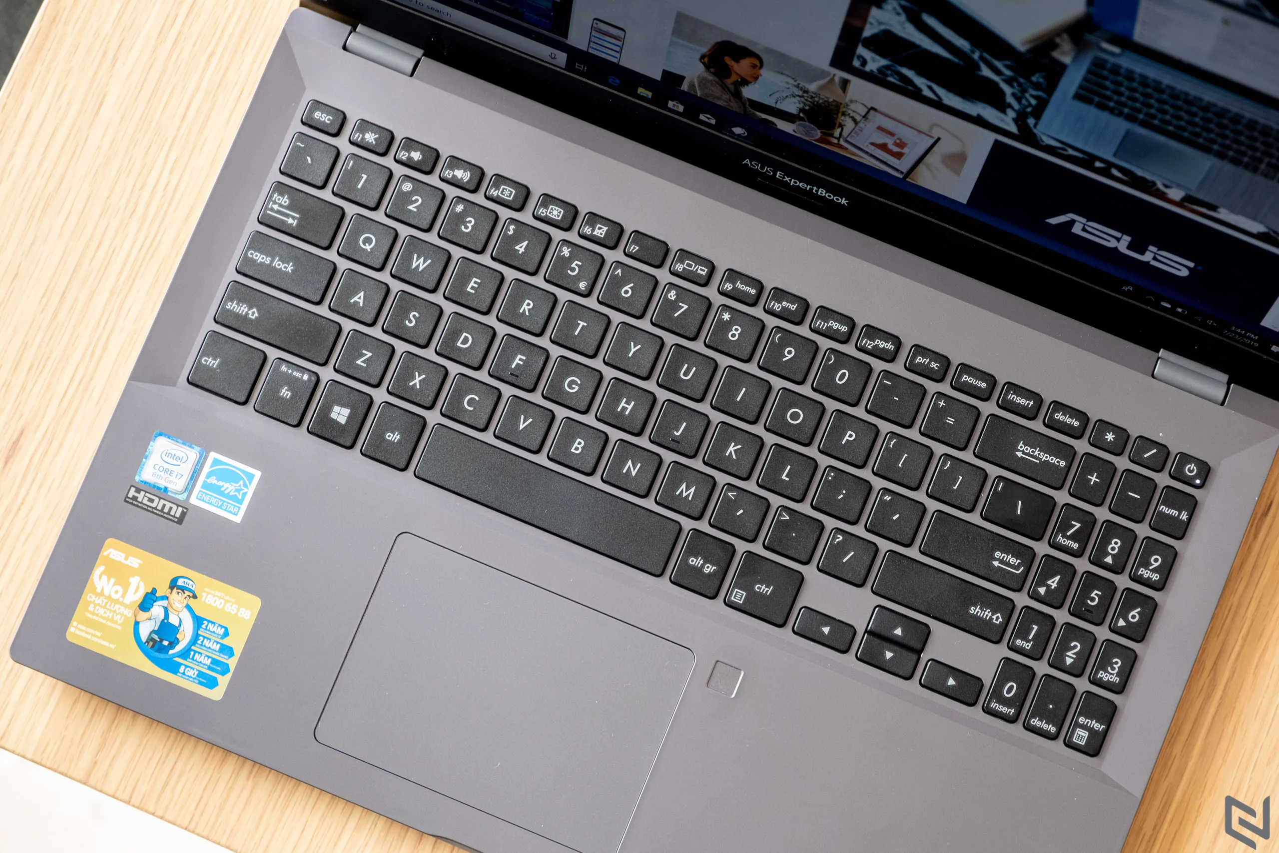 Trên tay ASUS ExpertBook P3540F: Thiết kế tối giản, bảo mật tối đa, giải pháp cho doanh nghiệp vừa và nhỏ