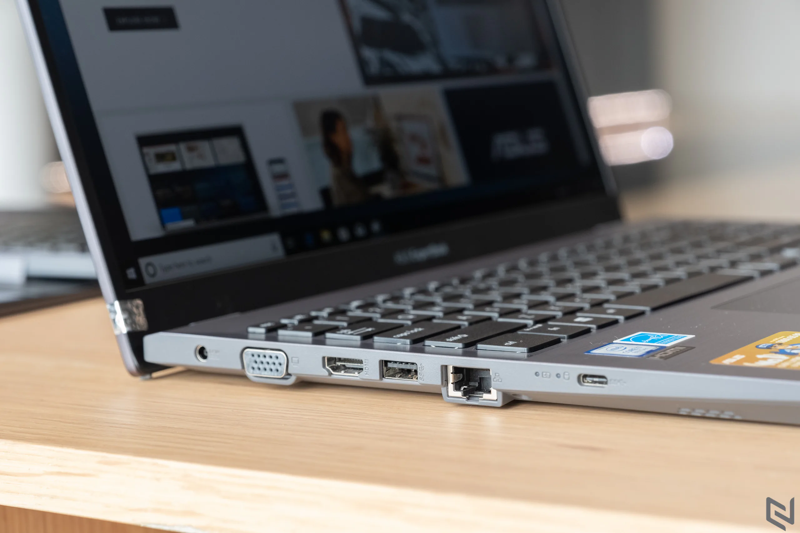 Trên tay ASUS ExpertBook P3540F: Thiết kế tối giản, bảo mật tối đa, giải pháp cho doanh nghiệp vừa và nhỏ