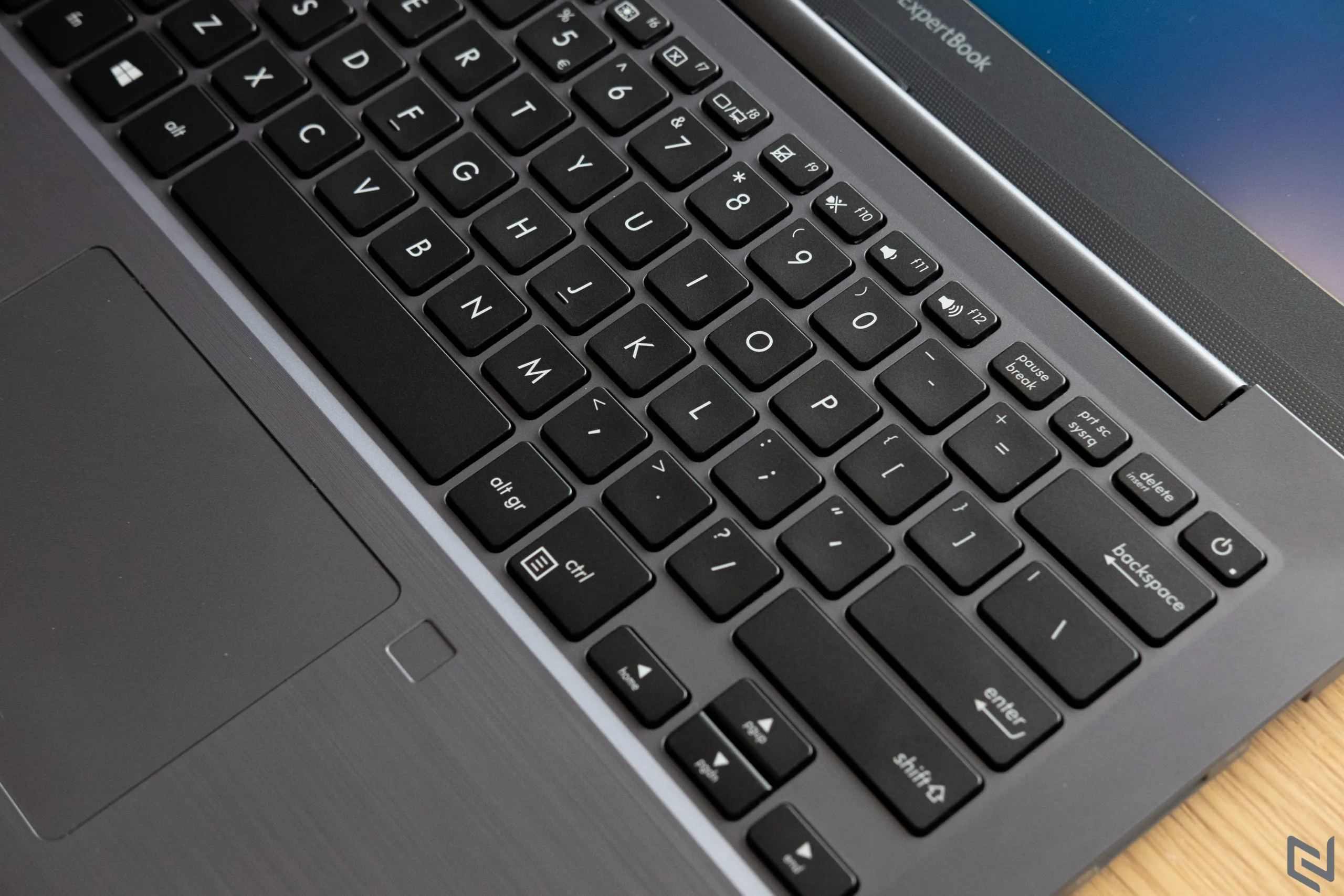 Đánh giá laptop ASUS ExpertBook P5440F: Độ bền đạt chuẩn quân đội nhưng vẫn gọn nhẹ và bảo mật dữ liệu cực cao