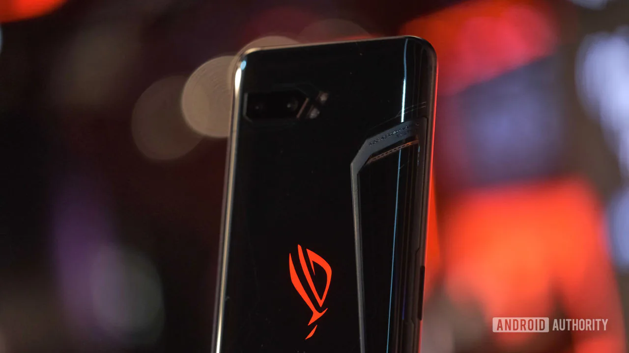 Trên tay ASUS ROG Phone 2: Trùm cuối smartphone chơi game xuất hiện, nhiều nâng cấp đáng giá so với phiên bản đầu