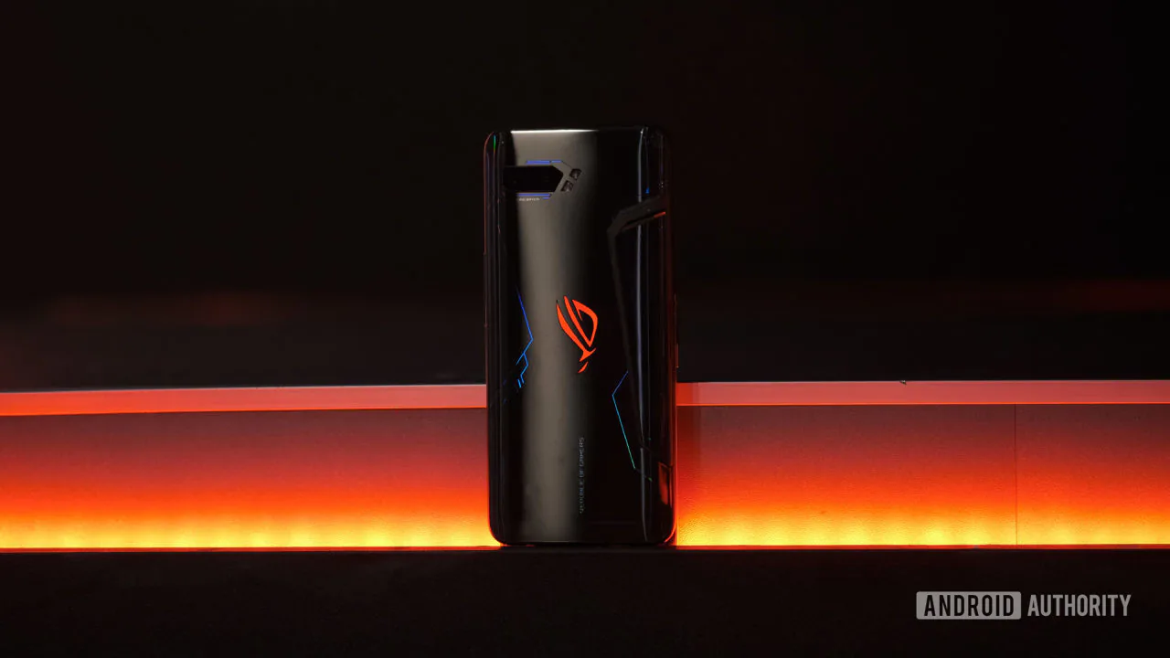 Trên tay ASUS ROG Phone 2: Trùm cuối smartphone chơi game xuất hiện, nhiều nâng cấp đáng giá so với phiên bản đầu