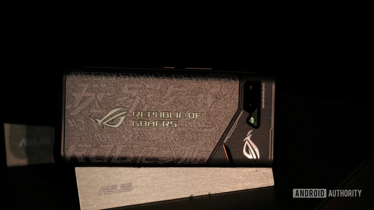 Trên tay ASUS ROG Phone 2: Trùm cuối smartphone chơi game xuất hiện, nhiều nâng cấp đáng giá so với phiên bản đầu