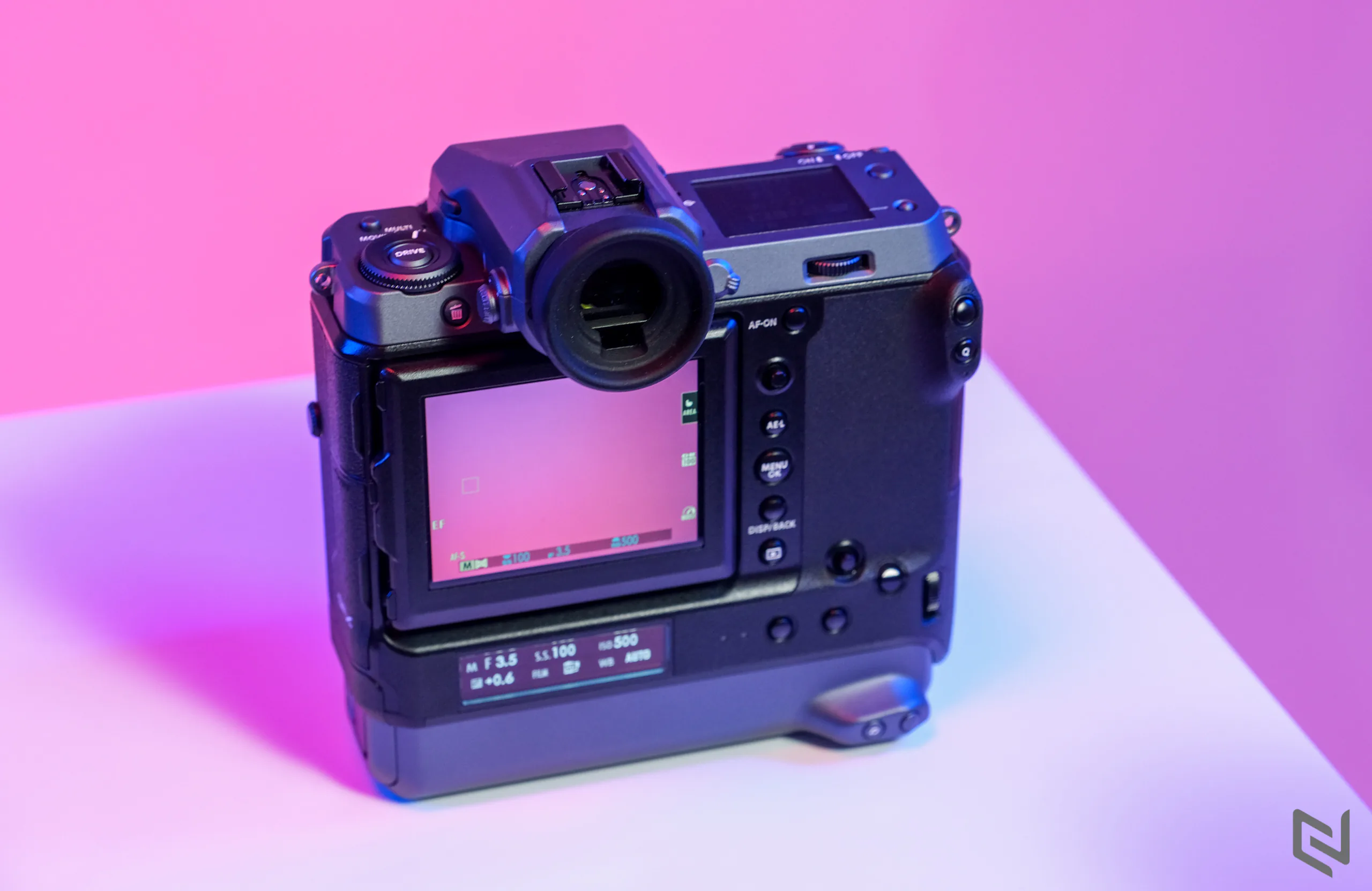 Ra mắt máy ảnh Fujifilm GFX100 tại Việt Nam: siêu phẩm Mirrorless cảm biến Medium Format 102MP, giá 255 triệu