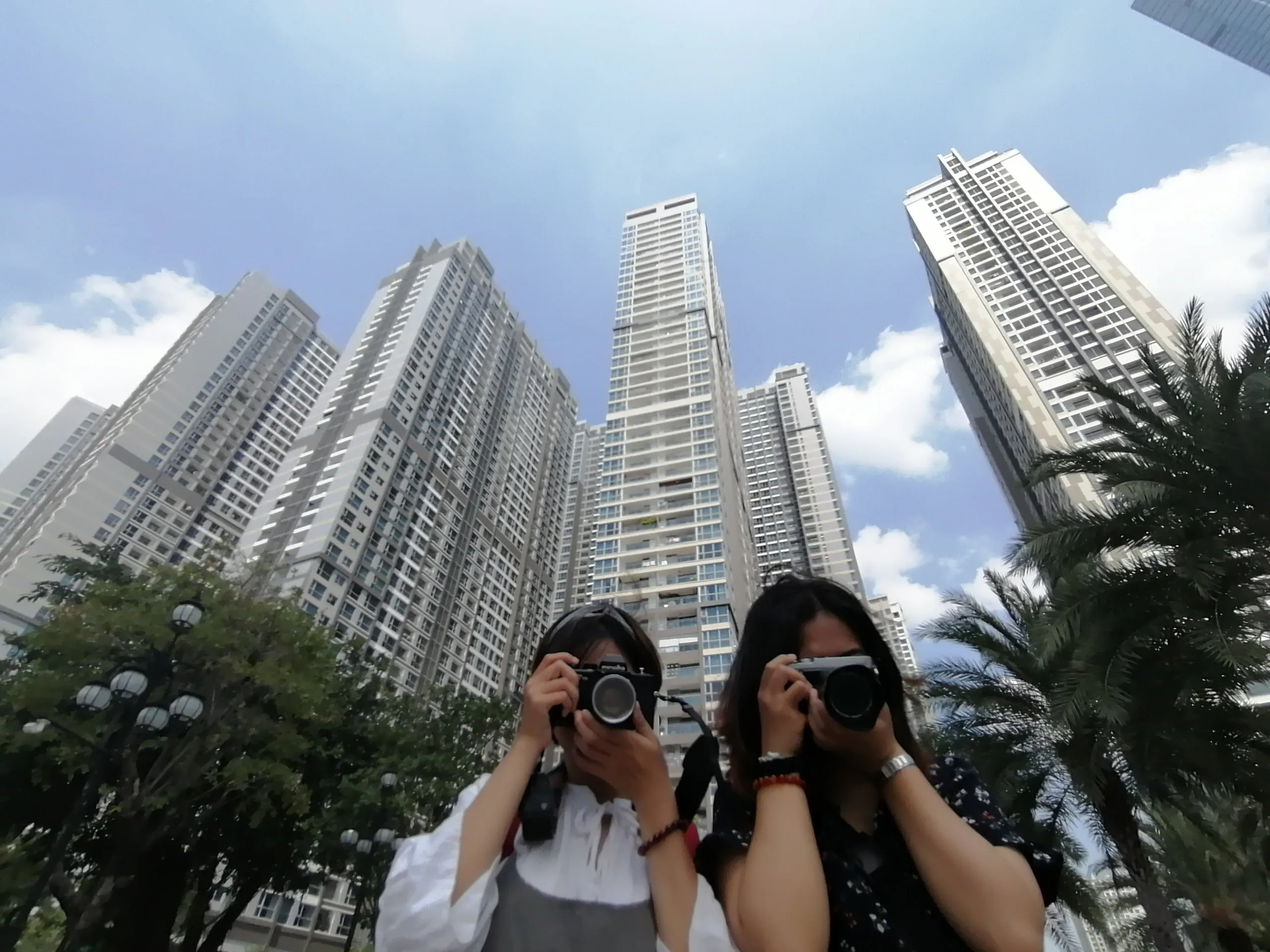 Honor 20 Lite cùng bộ ba camera của máy sẽ là trợ thủ đắc lực trong những chuyến dã ngoại cùng bạn bè