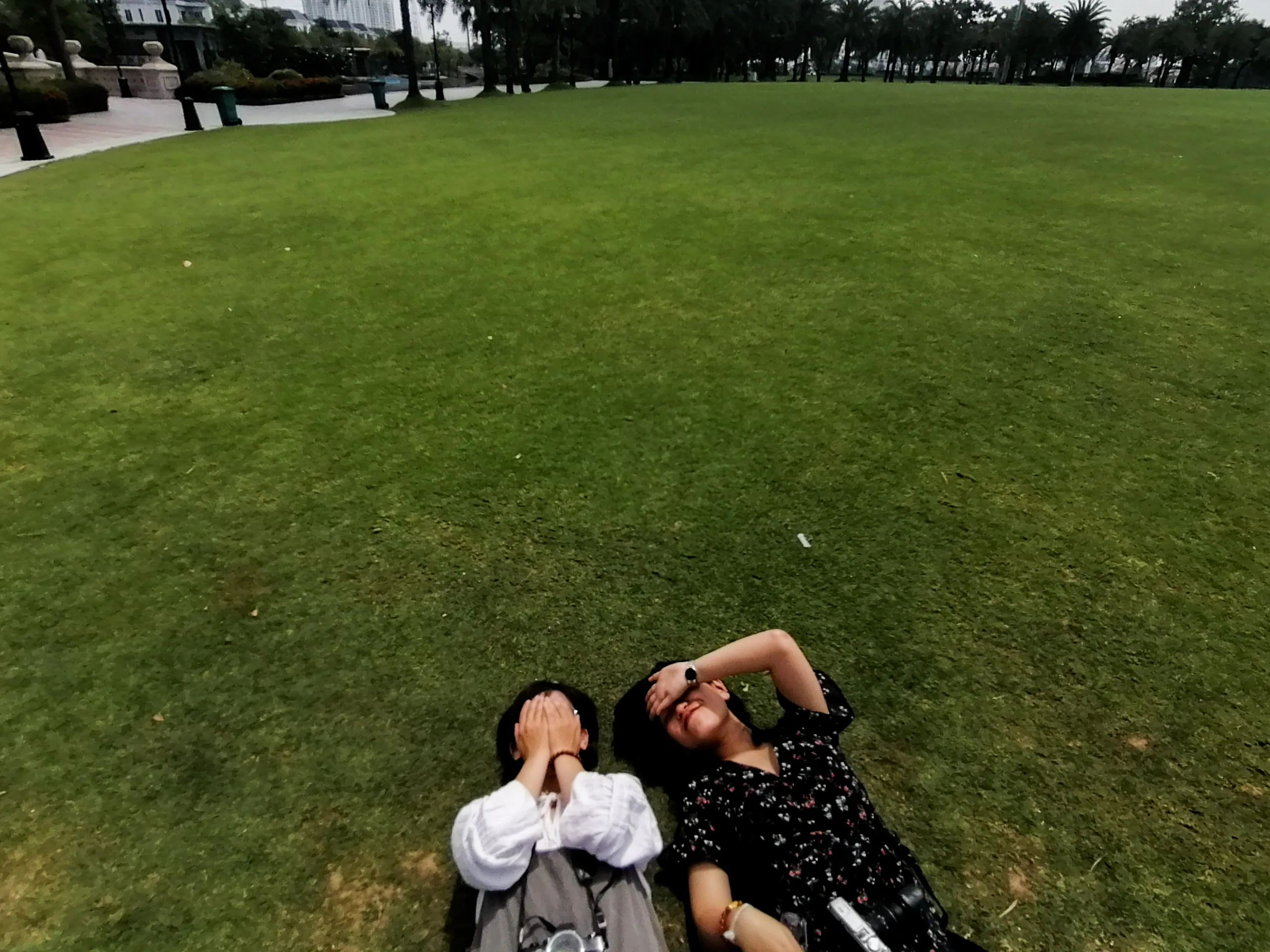 Honor 20 Lite cùng bộ ba camera của máy sẽ là trợ thủ đắc lực trong những chuyến dã ngoại cùng bạn bè