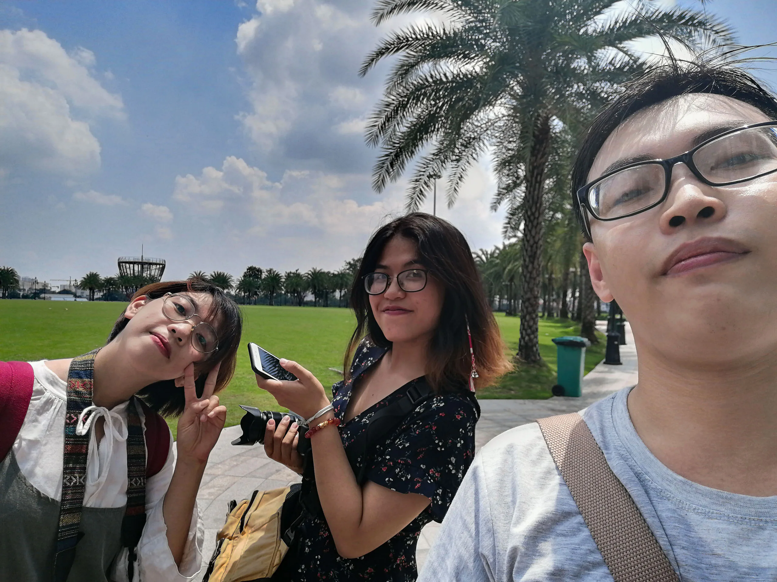 Honor 20 Lite cùng bộ ba camera của máy sẽ là trợ thủ đắc lực trong những chuyến dã ngoại cùng bạn bè