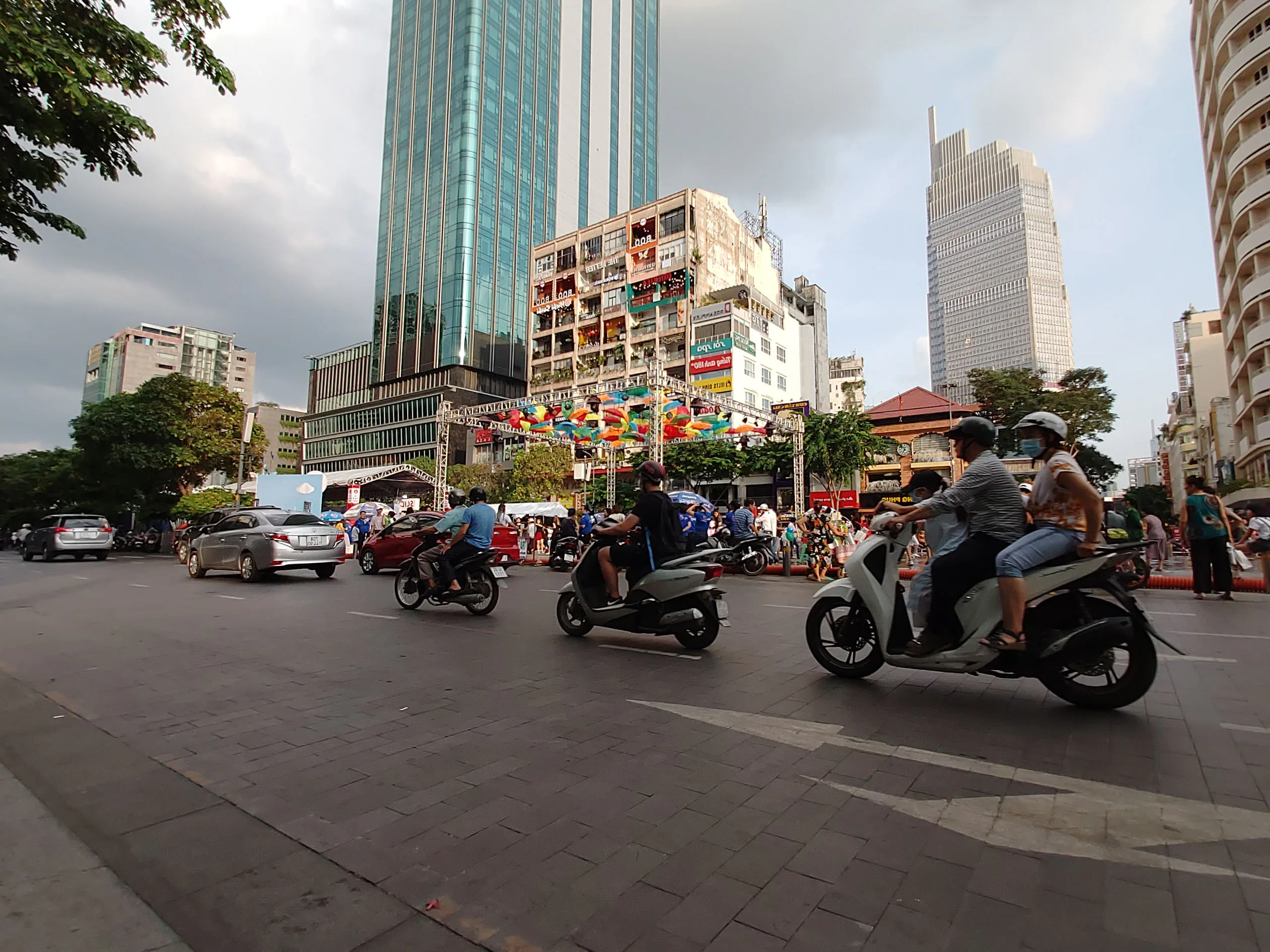 Đánh giá Samsung Galaxy A80: Thiết kế và công nghệ camera độc đáo, hiệu năng tốt, giá hơi cao