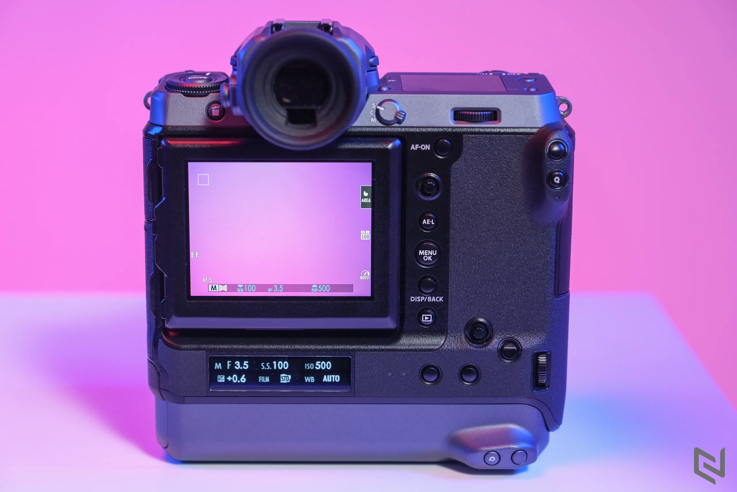 Ra mắt máy ảnh Fujifilm GFX100 tại Việt Nam: siêu phẩm Mirrorless cảm biến Medium Format 102MP, giá 255 triệu