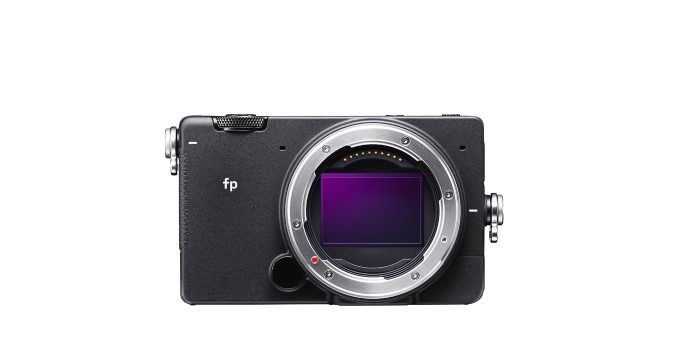 Máy ảnh mirrorless full-frame Sigma fp nhỏ xíu đã cho phép đặt trước với giá 1000 USD