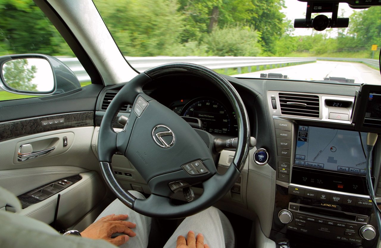 Lexus sẽ trình làng công nghệ xe tự lái vào năm 2020