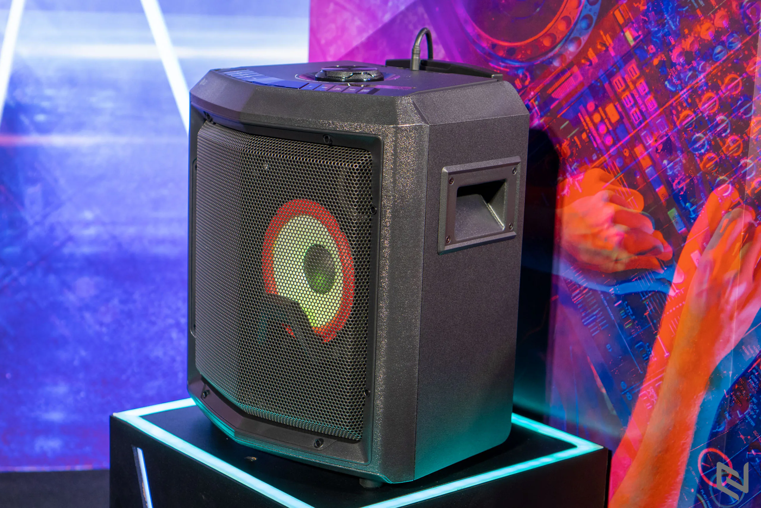 LG ra mắt dòng loa XBOOM đa tính năng tại Việt Nam, kết nối không dây, âm thanh cao cấp, mix nhạc như DJ