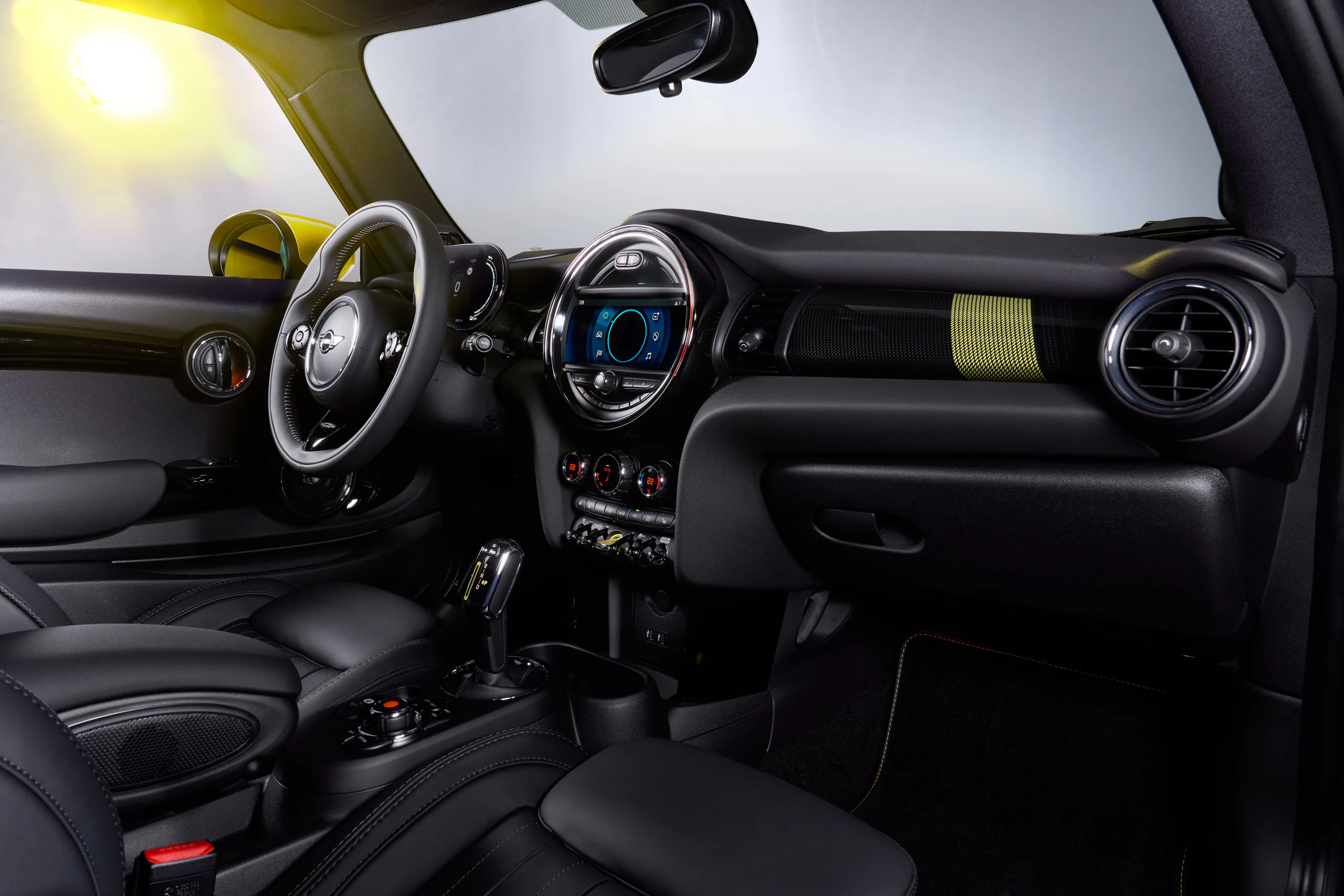 MINI ra mắt xe điện Cooper SE động cơ 184 mã lực, tốc độ tối đa 150km/h, đi được tối đa 270 km sau một lần sạc đầy