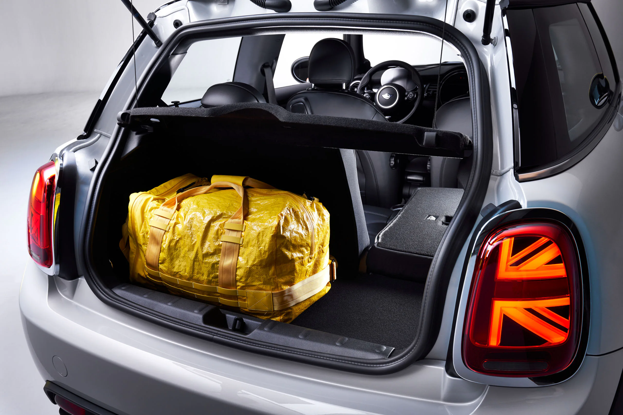 MINI ra mắt xe điện Cooper SE động cơ 184 mã lực, tốc độ tối đa 150km/h, đi được tối đa 270 km sau một lần sạc đầy