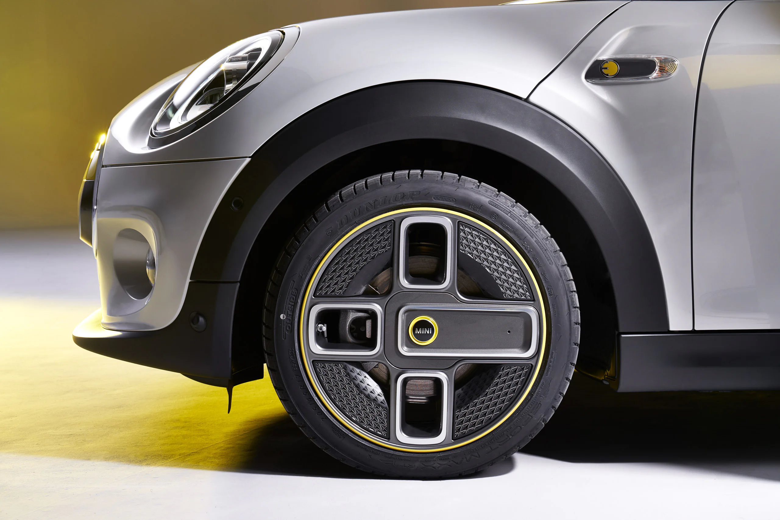 MINI ra mắt xe điện Cooper SE động cơ 184 mã lực, tốc độ tối đa 150km/h, đi được tối đa 270 km sau một lần sạc đầy