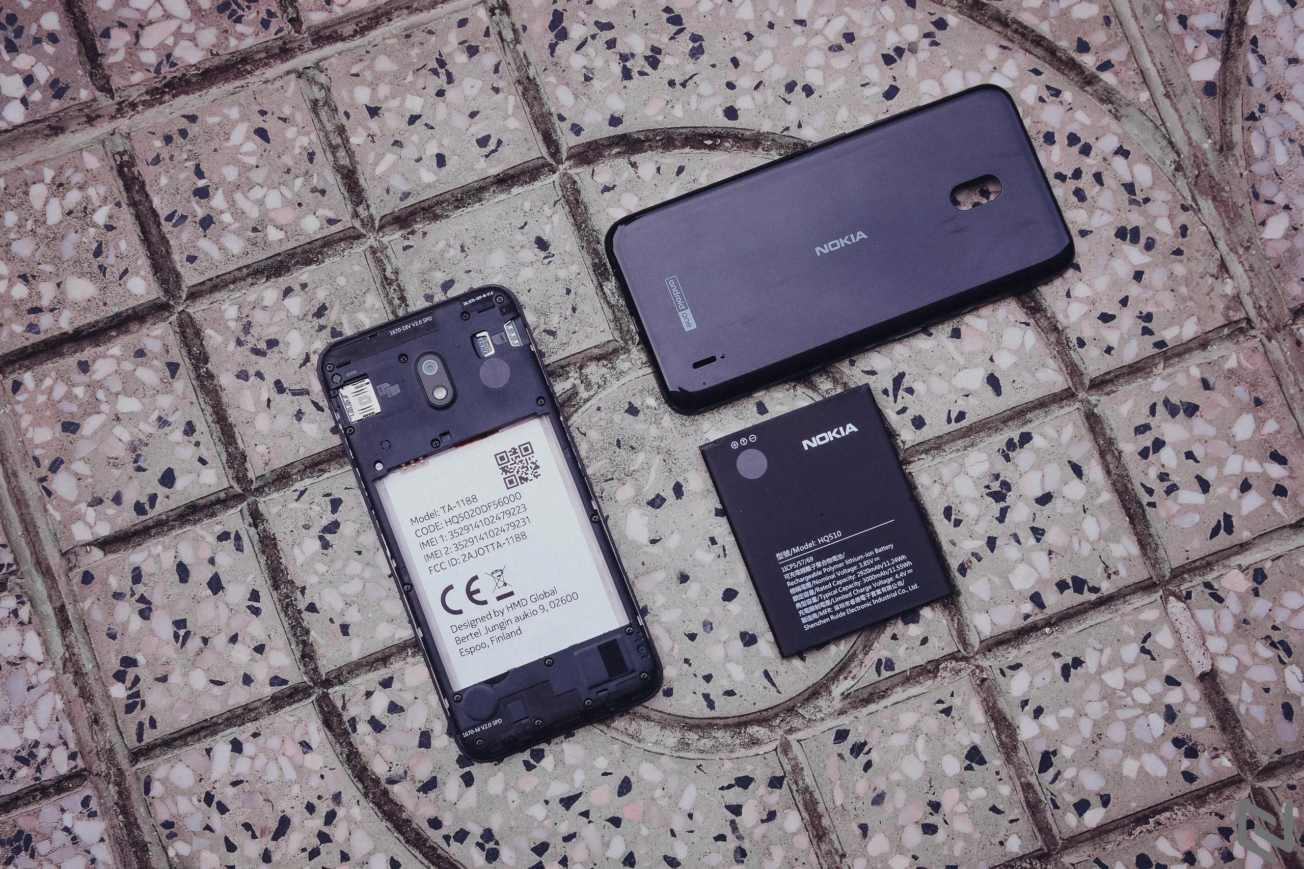 Trên tay Nokia 2.2: Cài sẵn Android 9 Pie, phím trợ lý ảo Google Assistant, nhận diện gương mặt, giá 2.29 triệu đồng