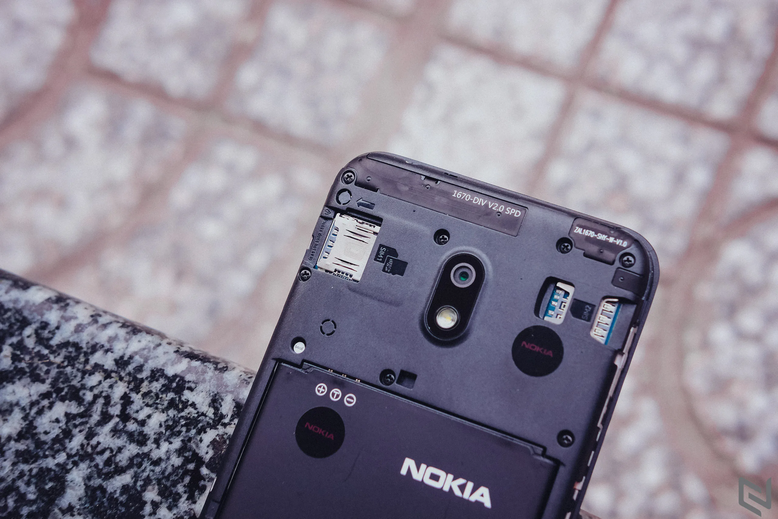 Trên tay Nokia 2.2: Cài sẵn Android 9 Pie, phím trợ lý ảo Google Assistant, nhận diện gương mặt, giá 2.29 triệu đồng