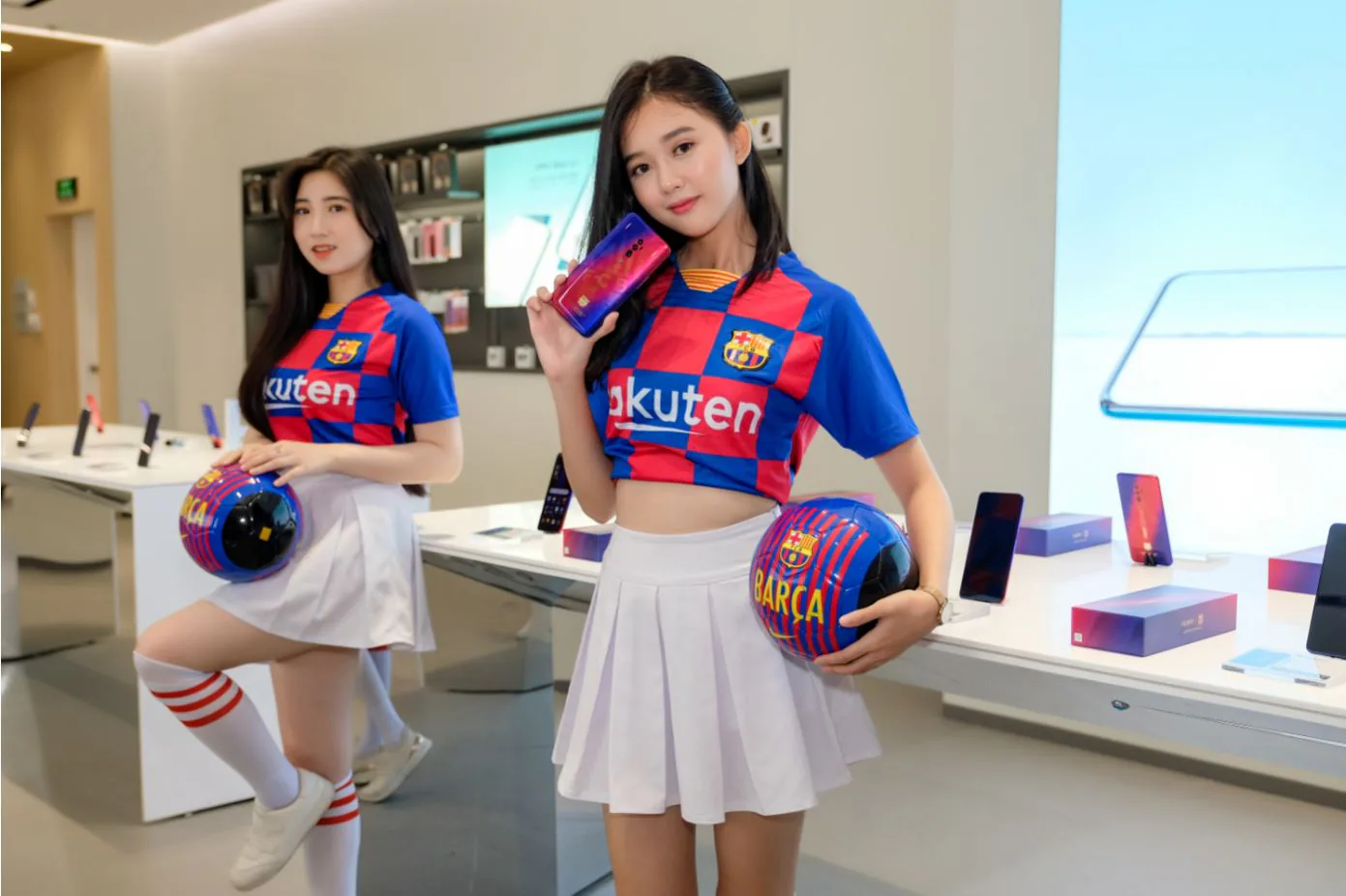 Oppo Reno 10x Zoom phiên bản đặc biệt Barcelona chính thức lên kệ giá 24.99 triệu đồng