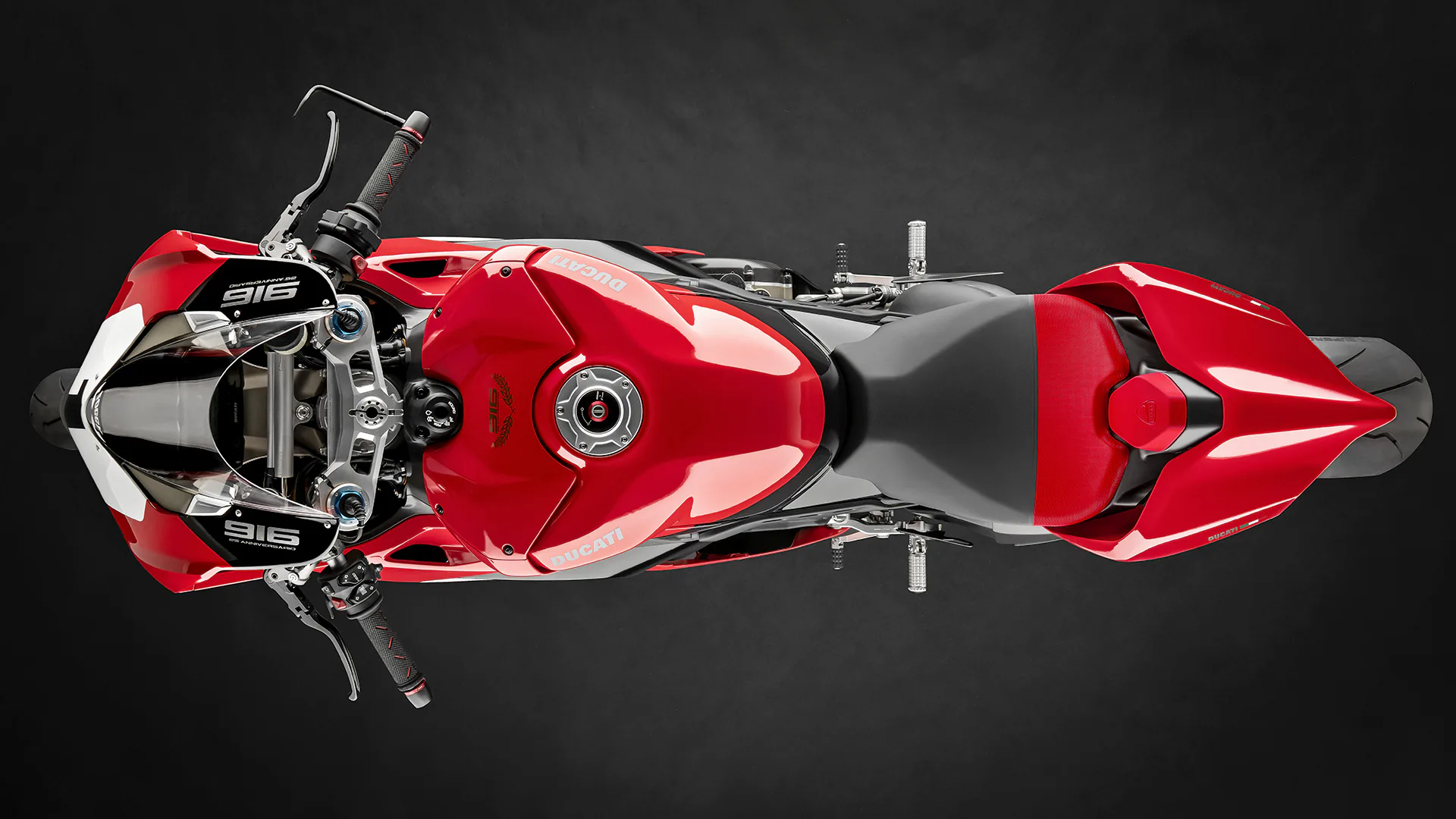 Siêu phẩm Panigale V4 kỷ niệm 25 năm của Ducati chính thức ra mắt, giá hơn 47,000 USD và chỉ bán 500 chiếc
