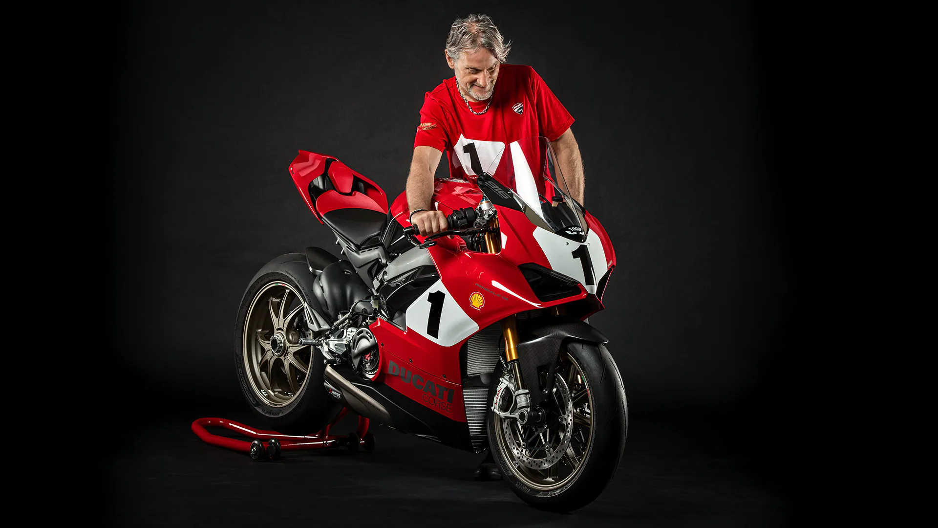 Siêu phẩm Panigale V4 kỷ niệm 25 năm của Ducati chính thức ra mắt, giá hơn 47,000 USD và chỉ bán 500 chiếc