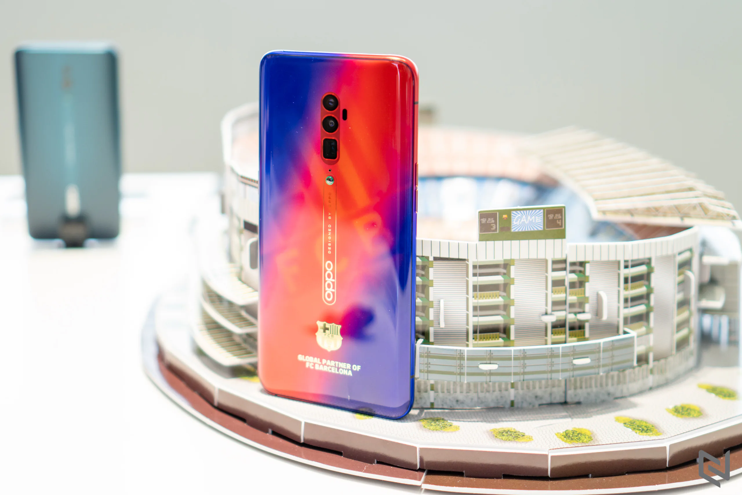 Oppo Reno 10x Zoom phiên bản đặc biệt Barcelona chính thức lên kệ giá 24.99 triệu đồng