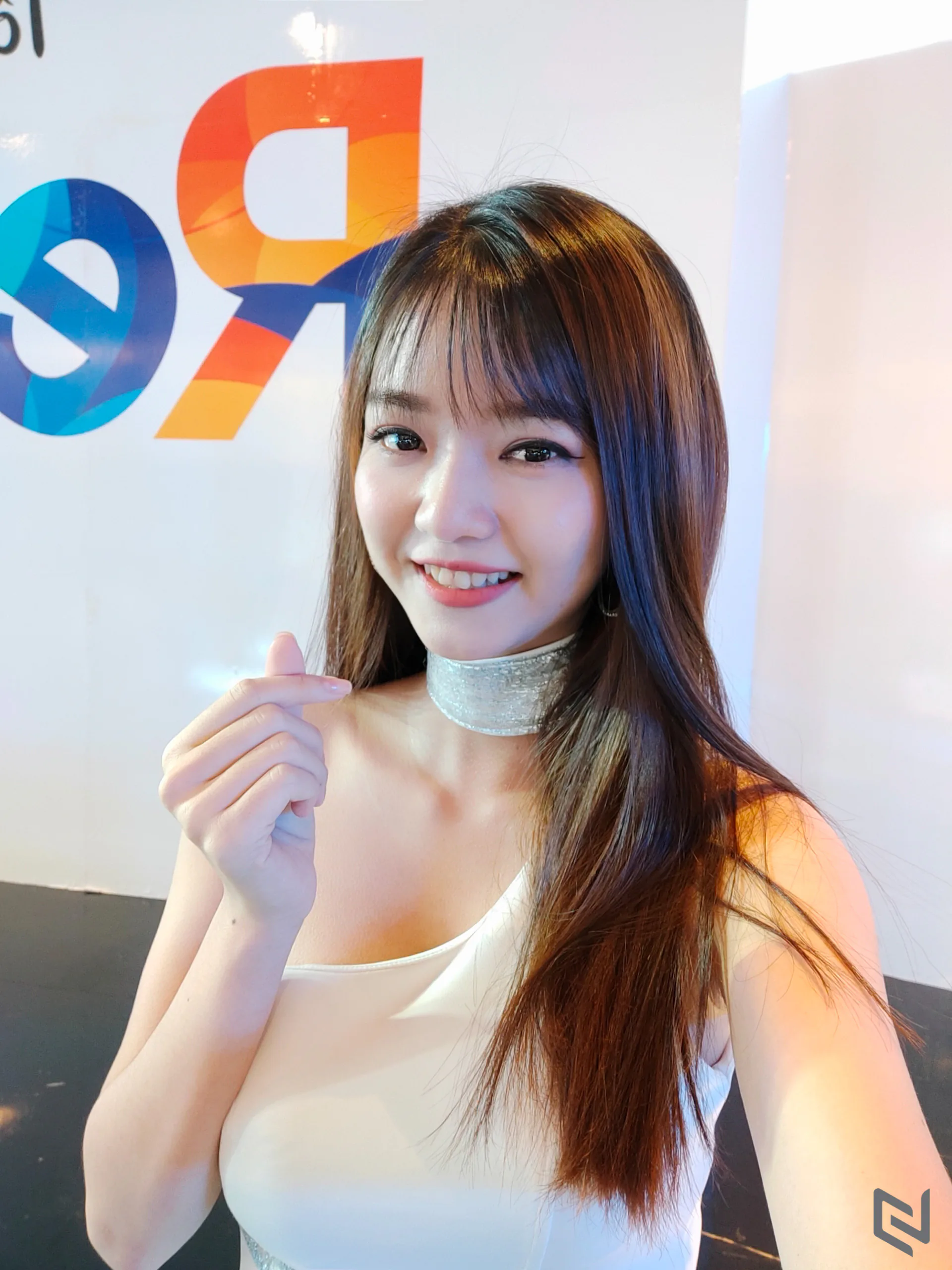 OPPO Reno chụp selfie đẹp thế này thì các bạn nữ còn chần chừ gì mà không sở hữu ngay một em để sống ảo