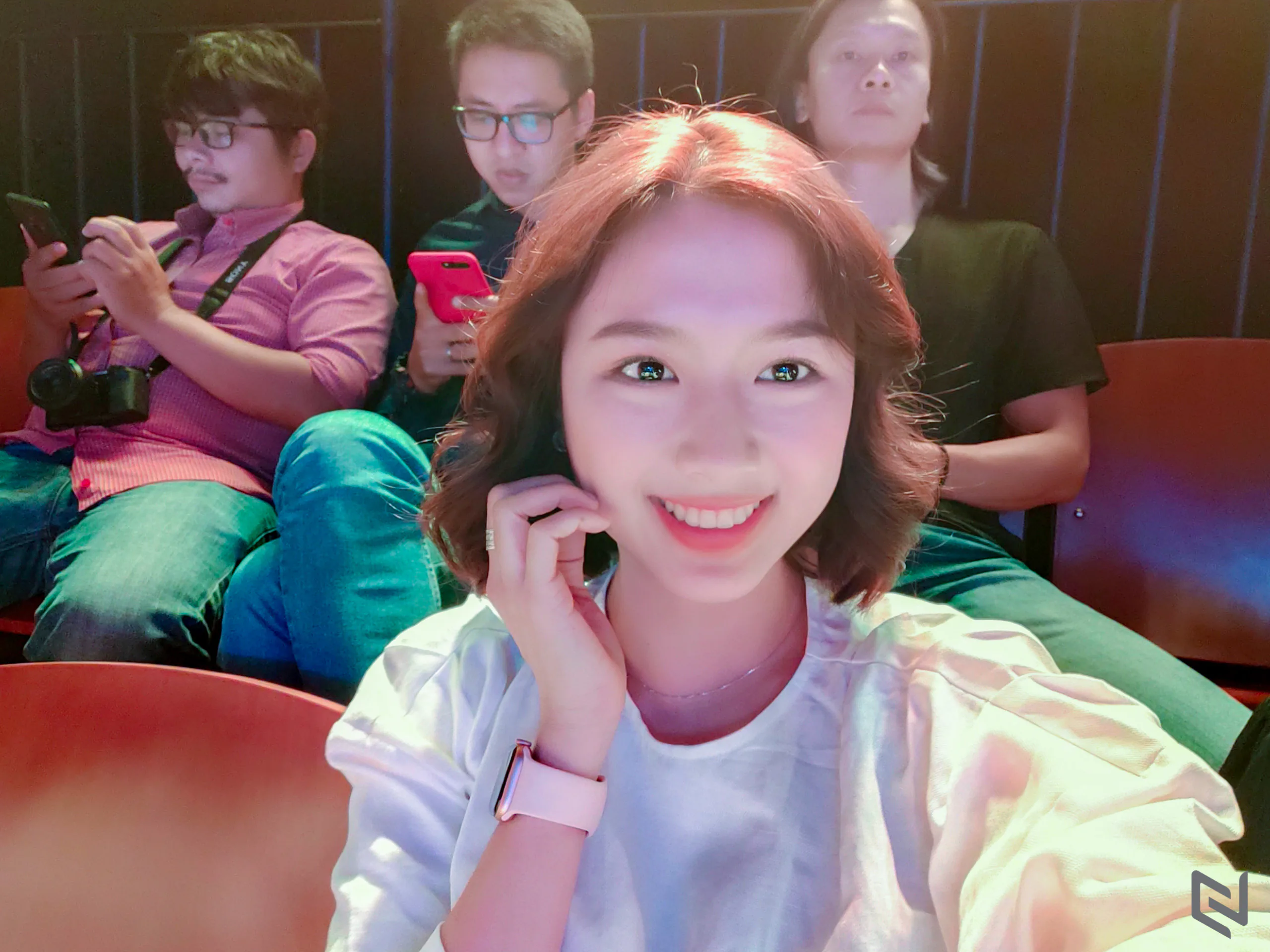 OPPO Reno chụp selfie đẹp thế này thì các bạn nữ còn chần chừ gì mà không sở hữu ngay một em để sống ảo