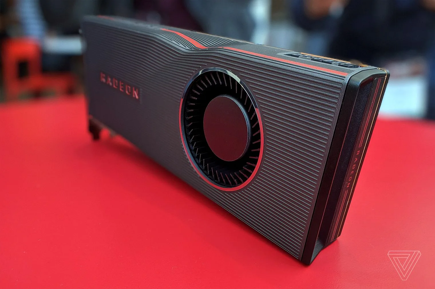 Trước sức nóng của NVIDIA Super, AMD giảm giá Radeon 5700 trước khi bán ra