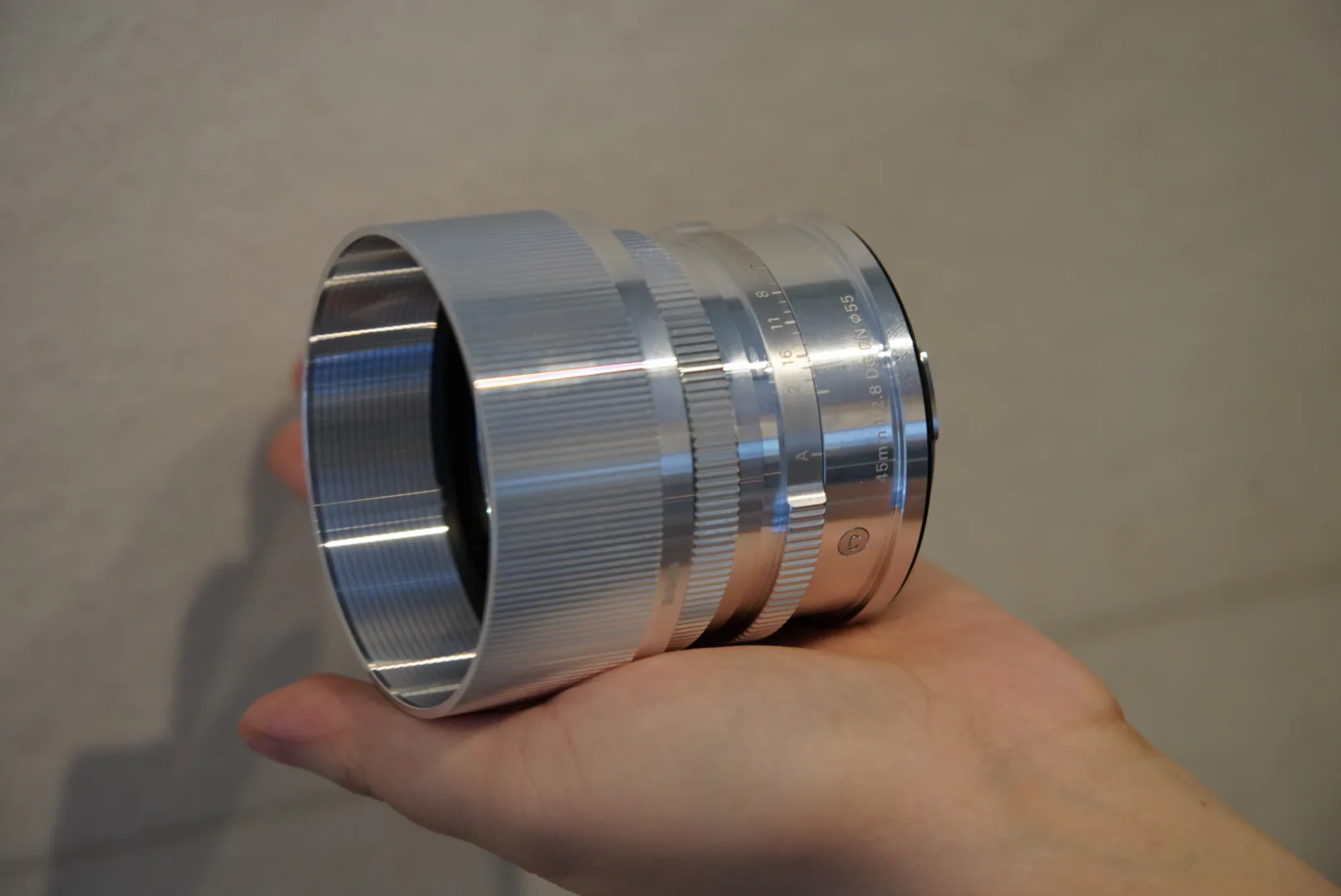Trên tay bộ ba ống kính SIGMA 35mm F1.2, 45mm F2.8 và 14-24mm mới