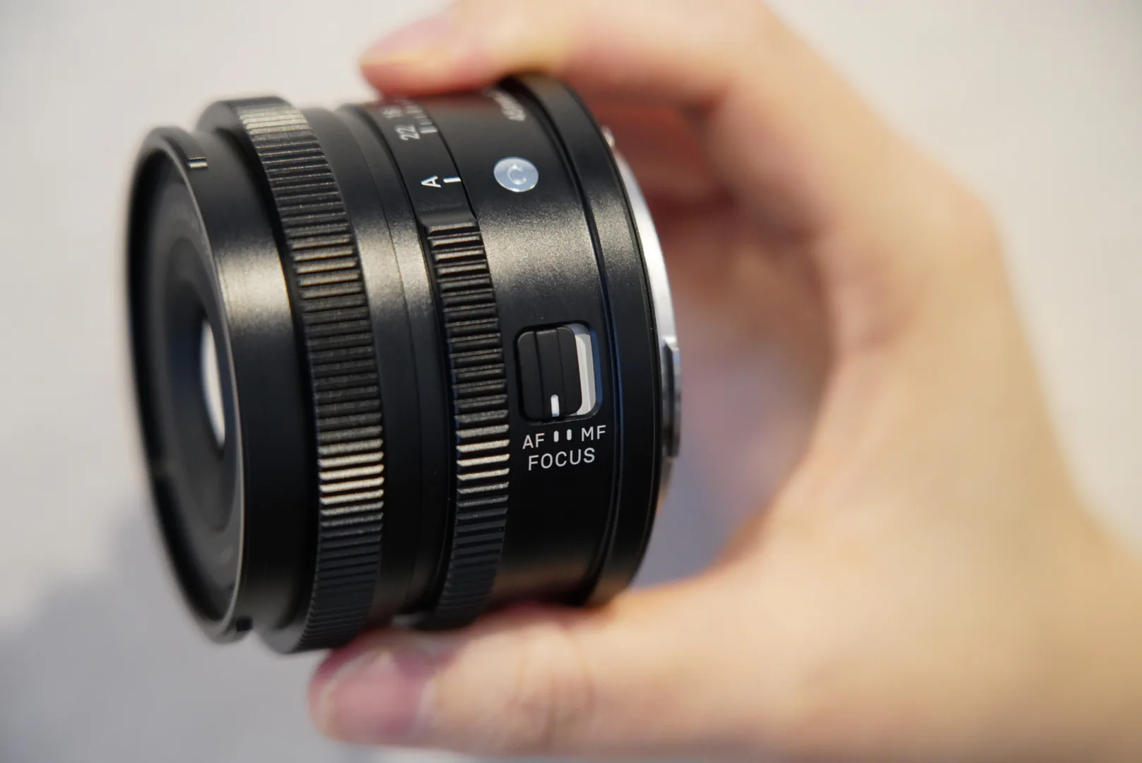 Trên tay bộ ba ống kính SIGMA 35mm F1.2, 45mm F2.8 và 14-24mm mới
