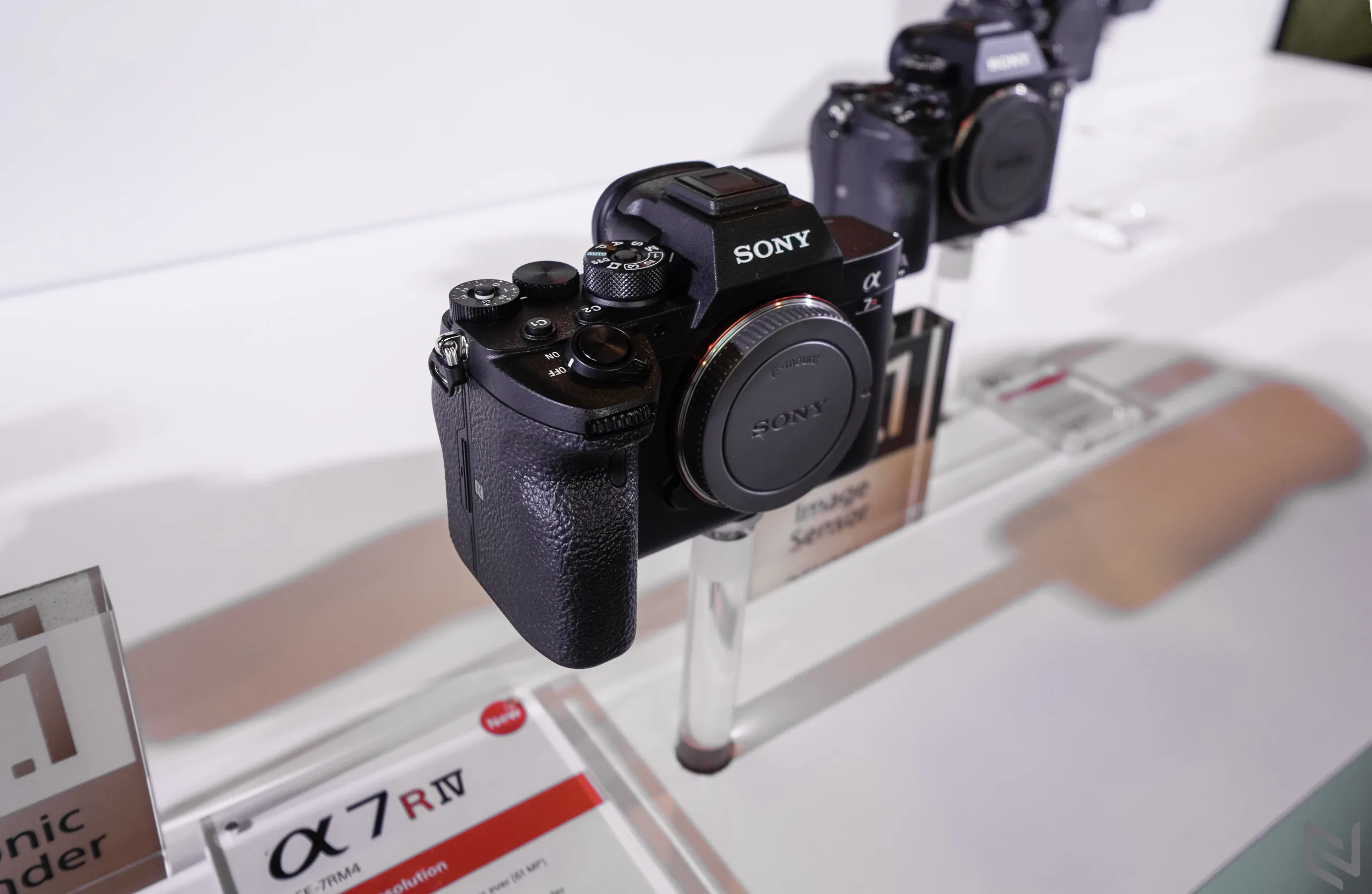 Trên tay Sony A7R IV và Sony RX100 VII đầu tiên Việt Nam