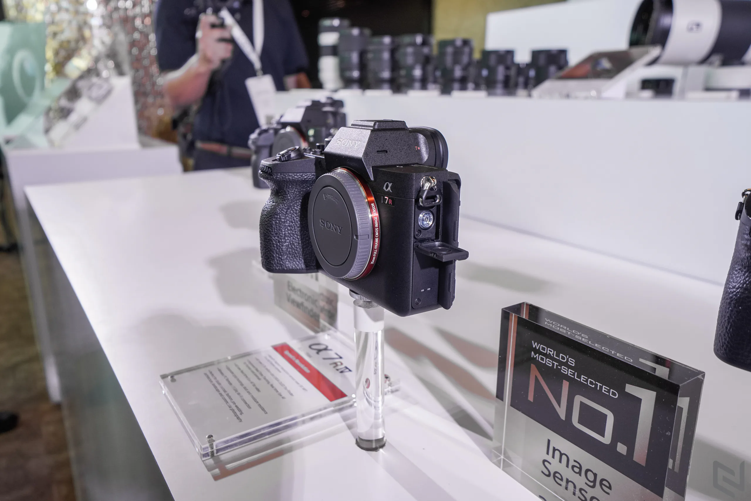 Trên tay Sony A7R IV và Sony RX100 VII đầu tiên Việt Nam