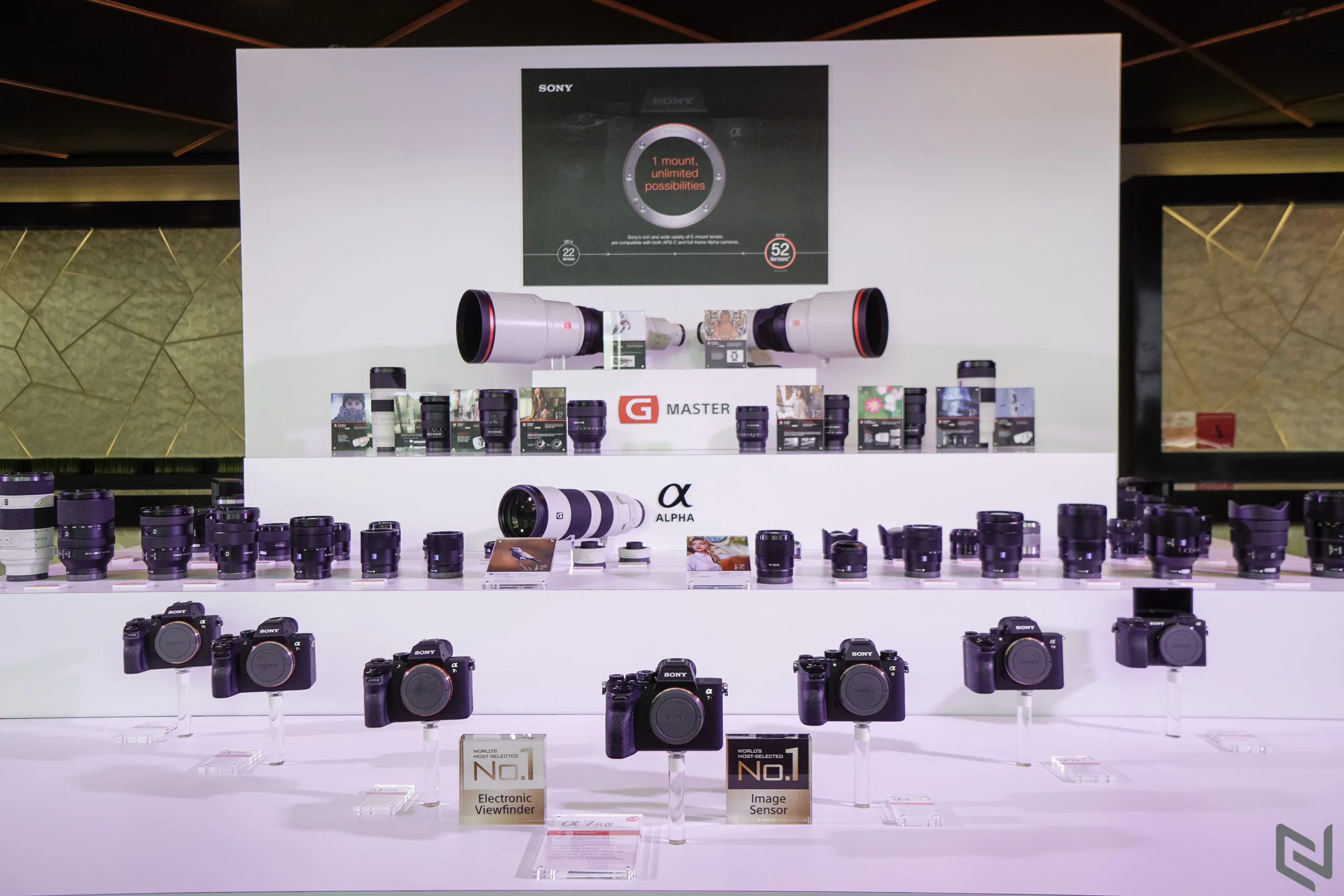 Trên tay Sony A7R IV và Sony RX100 VII đầu tiên Việt Nam