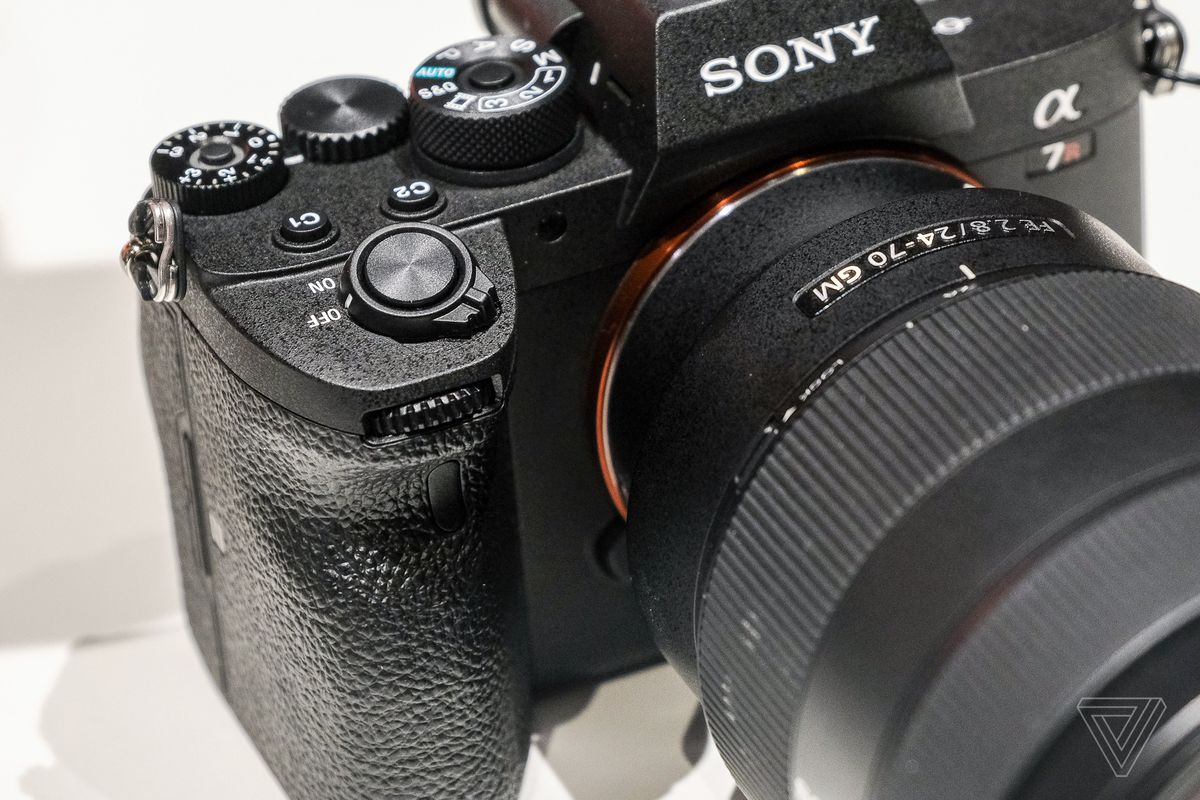 Ống kính Sony FE 12-24mm f/2.8 GM có thể có giá tới 4,000 USD