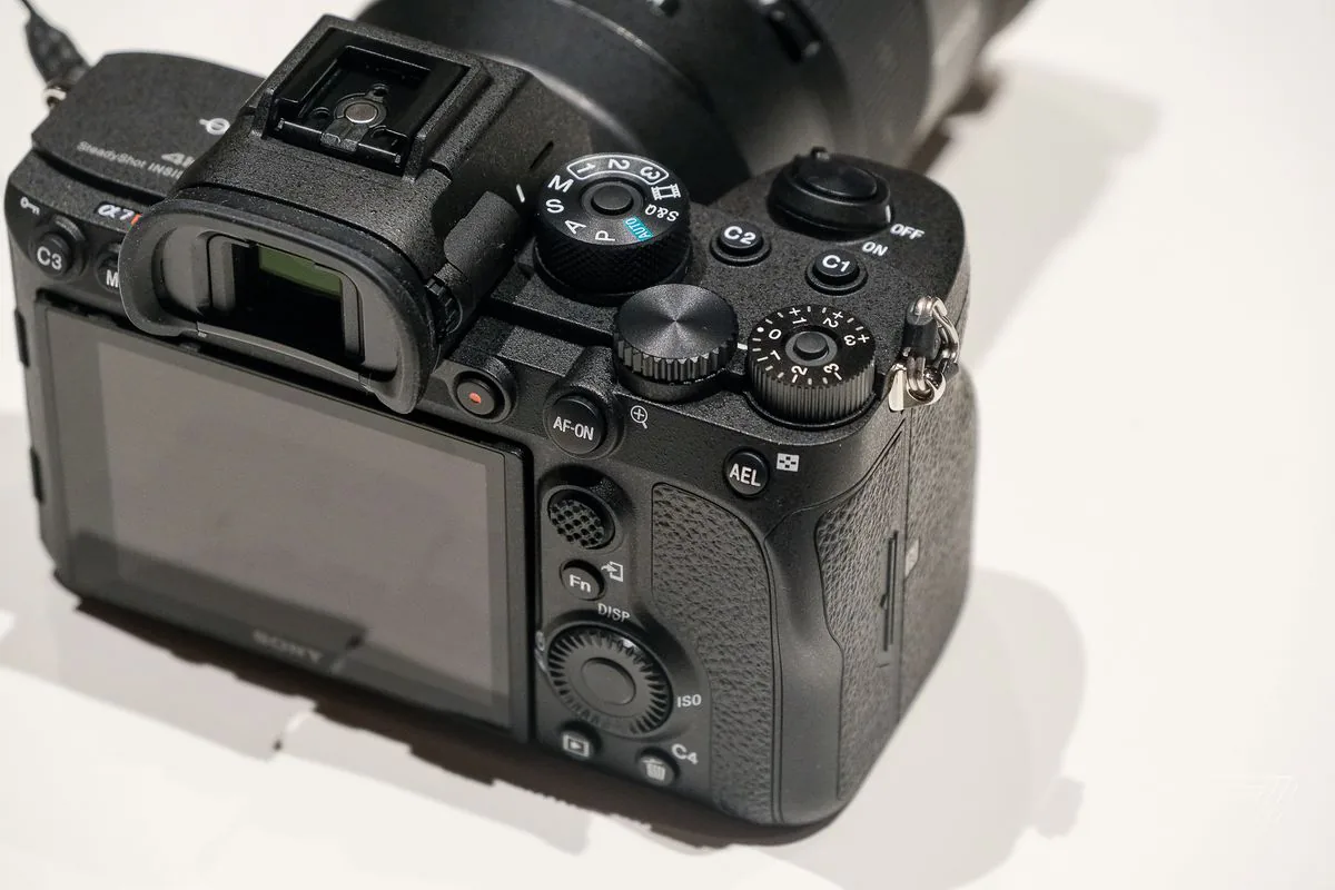 Sony A7R IV chính thức ra mắt, máy ảnh mirrorless full-frame cảm biến 61MP đầu tiên thế giới, giá 3,500 USD
