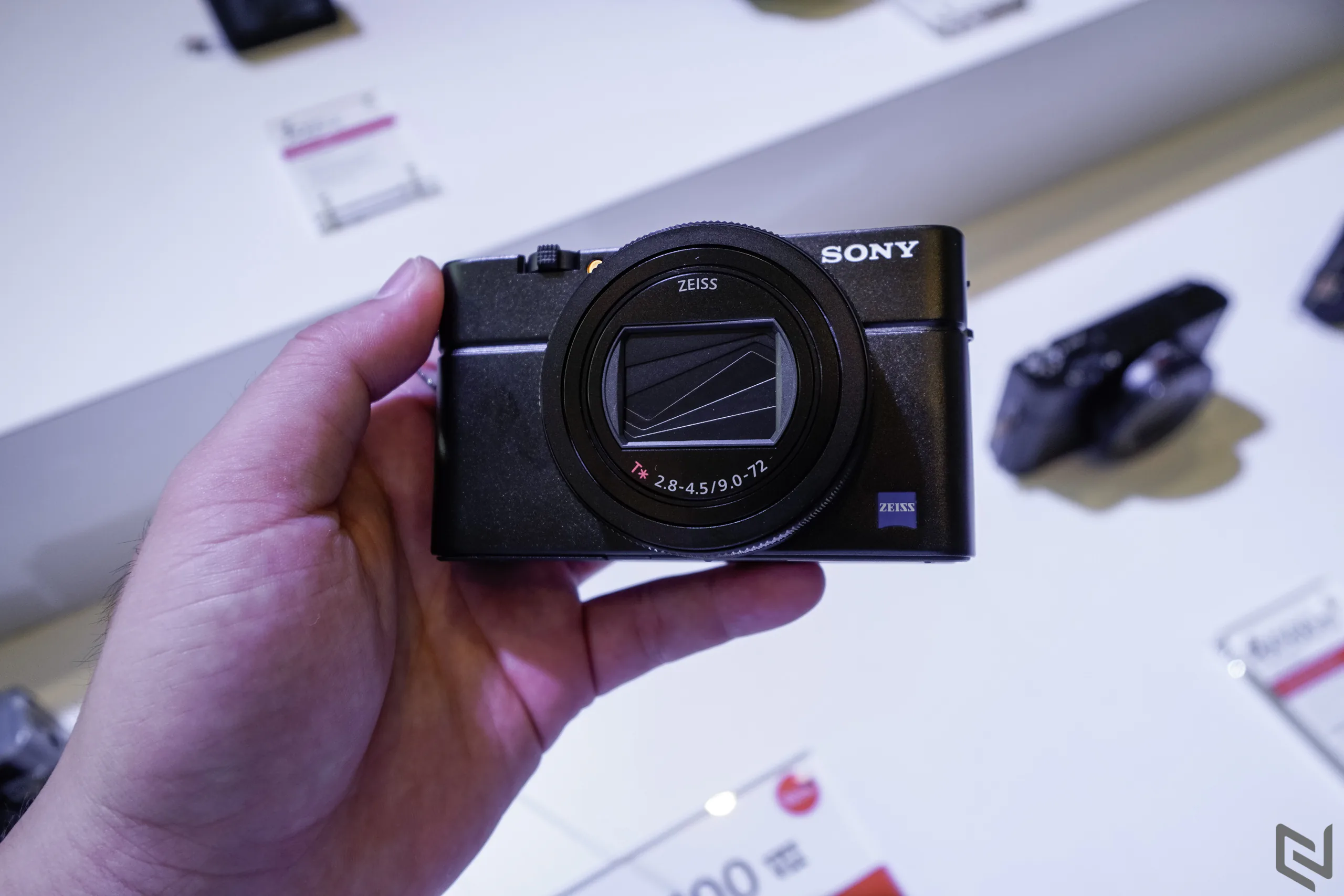 Trên tay Sony A7R IV và Sony RX100 VII đầu tiên Việt Nam