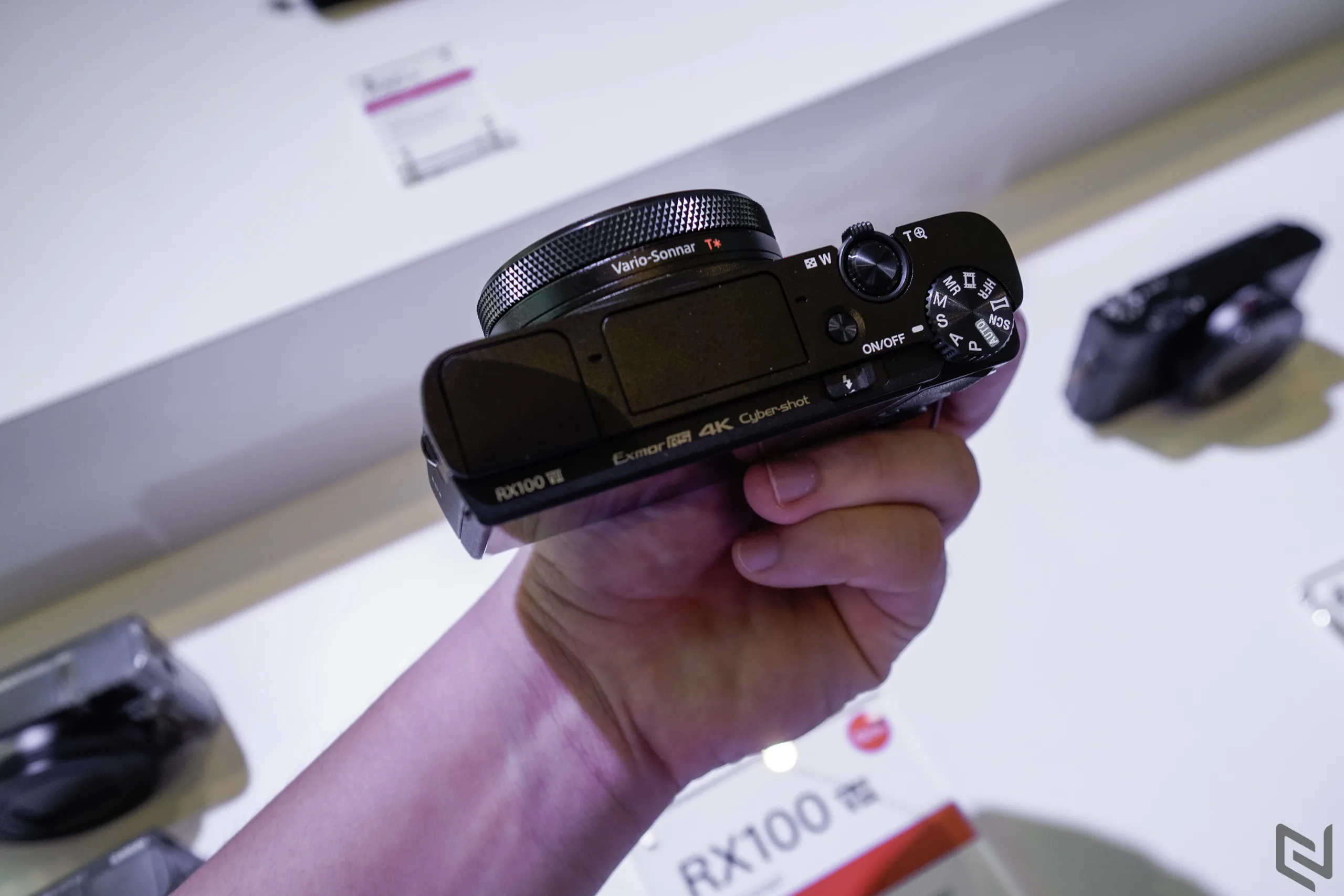 Trên tay Sony A7R IV và Sony RX100 VII đầu tiên Việt Nam