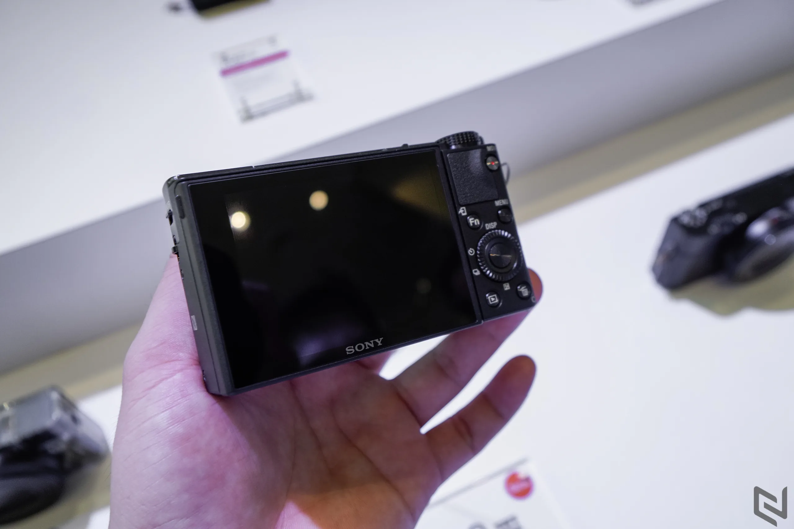 Trên tay Sony A7R IV và Sony RX100 VII đầu tiên Việt Nam