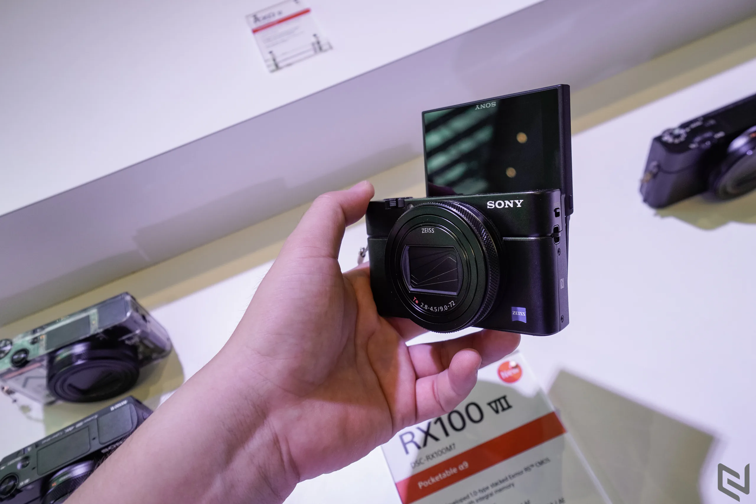 Trên tay Sony A7R IV và Sony RX100 VII đầu tiên Việt Nam