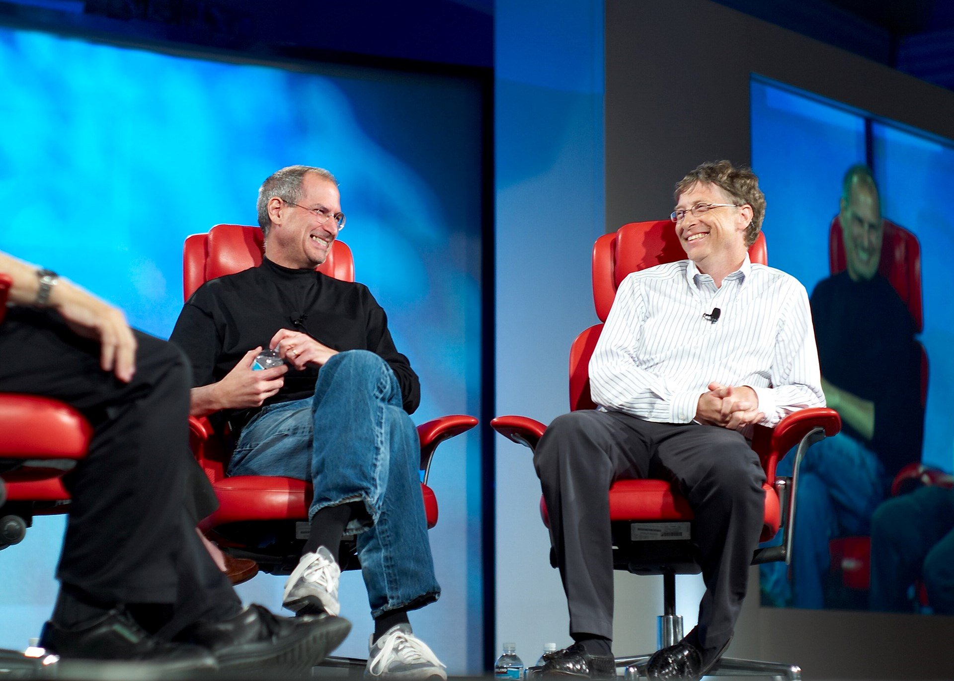 Bill Gates ca ngợi Steve Jobs rằng ông sử dụng ‘ma thuật’, mê hoặc lòng người và hồi sinh Apple