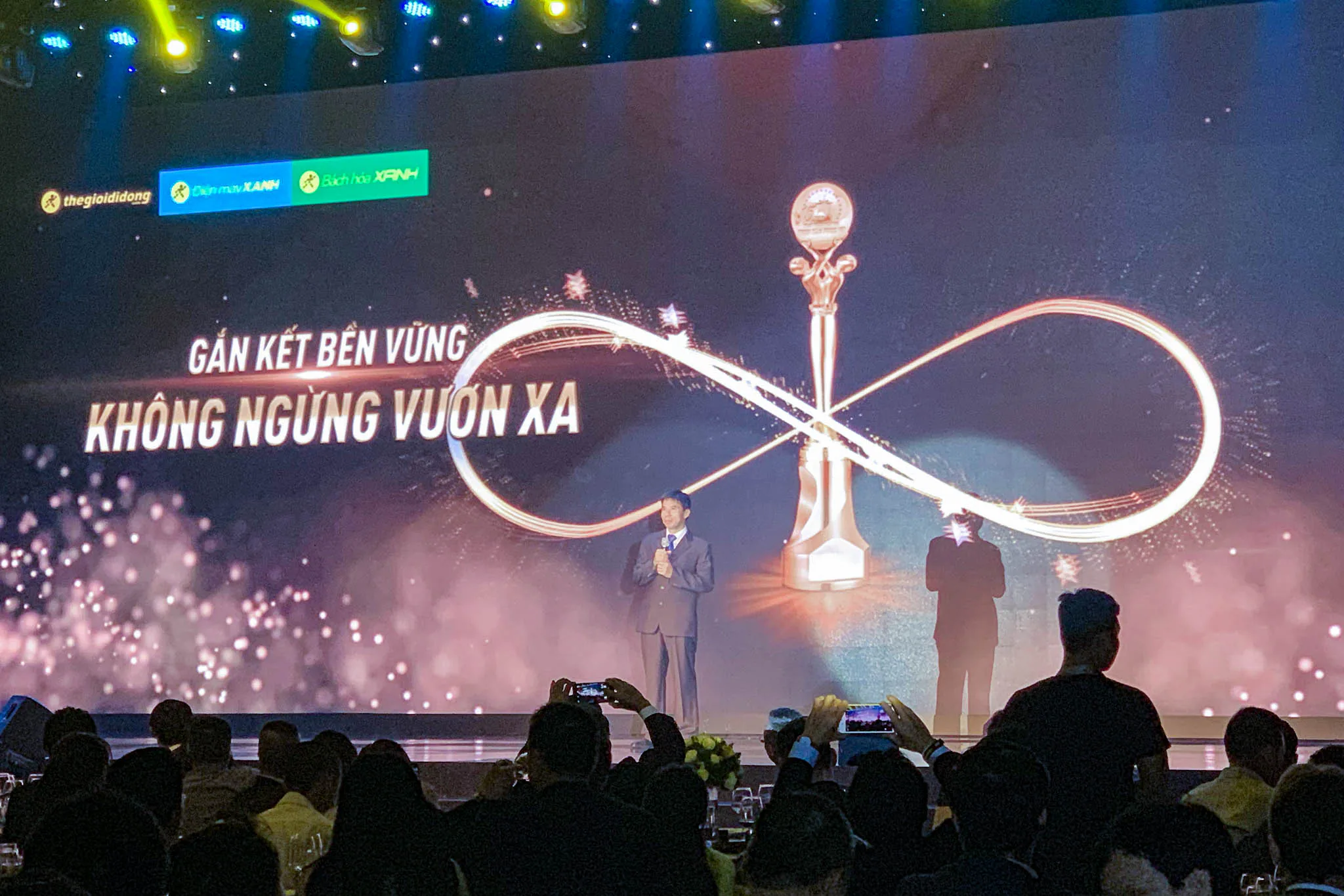 Thế Giới Di Động kỷ niệm 15 năm: từ một cửa hàng nhỏ tới doanh nghiệp tỷ đô