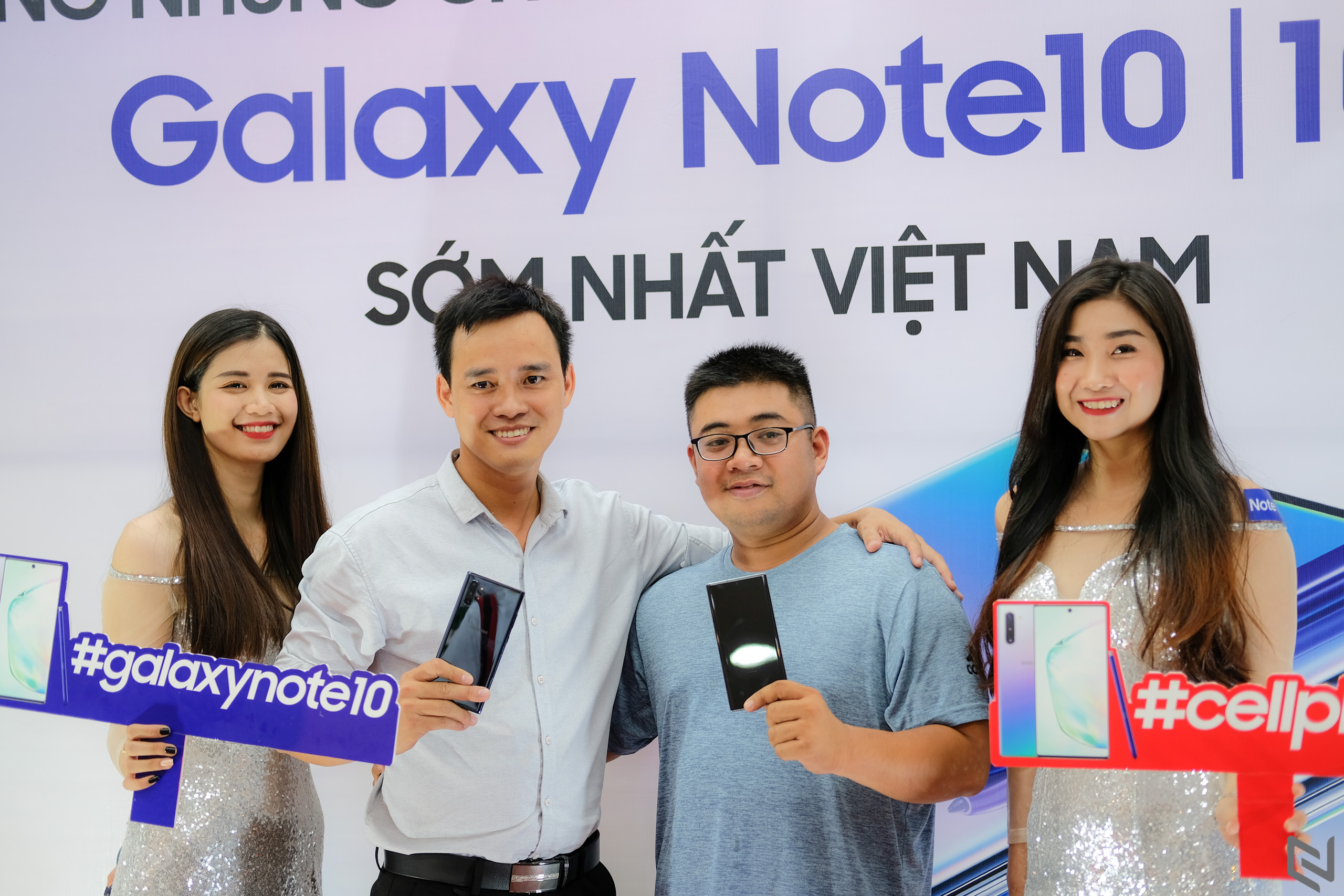 Galaxy Note 10|10+ mở bán, chờ đợi từ nửa đêm để mở hộp tại CellphoneS