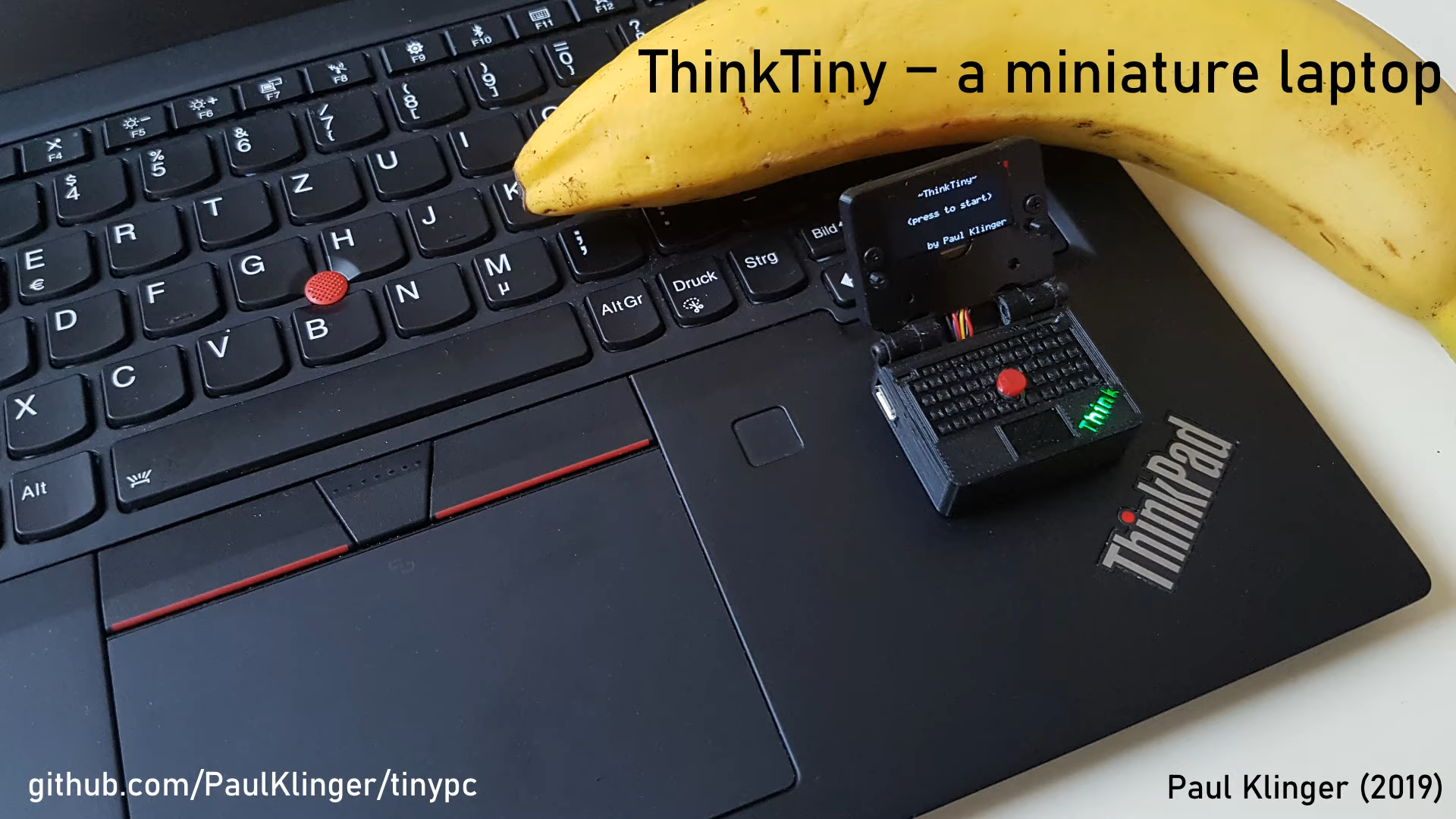 Đây là chiếc laptop nhỏ nhất thế giới, giống mẫu ThinkPad của Lenovo và logo còn có thể phát sáng