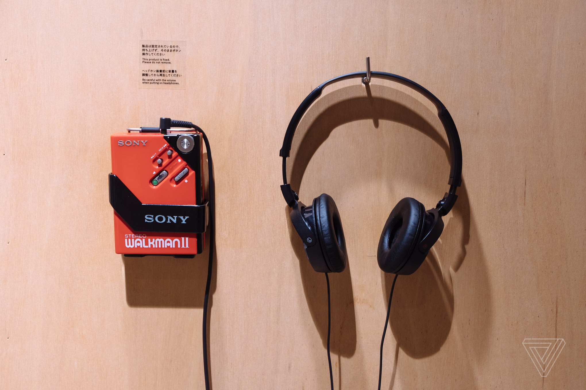 Cùng tham quan Walkman in the Park - Con đường trưng bày hơn 200 mẫu Walkman trong suốt 40 năm kiến tạo dòng máy nghe nhạc cầm tay