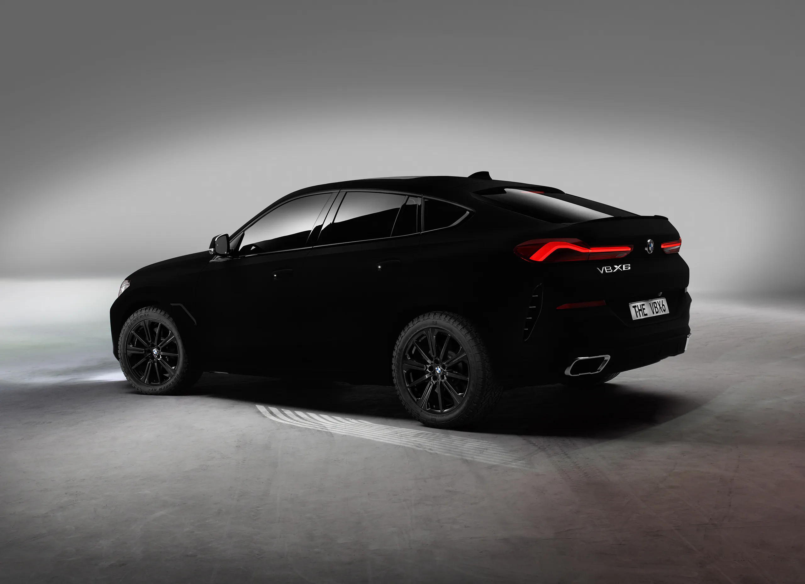 BMW trìng làng xe X6 Vantablack siêu đen, đen còn hơn cả màn đêm