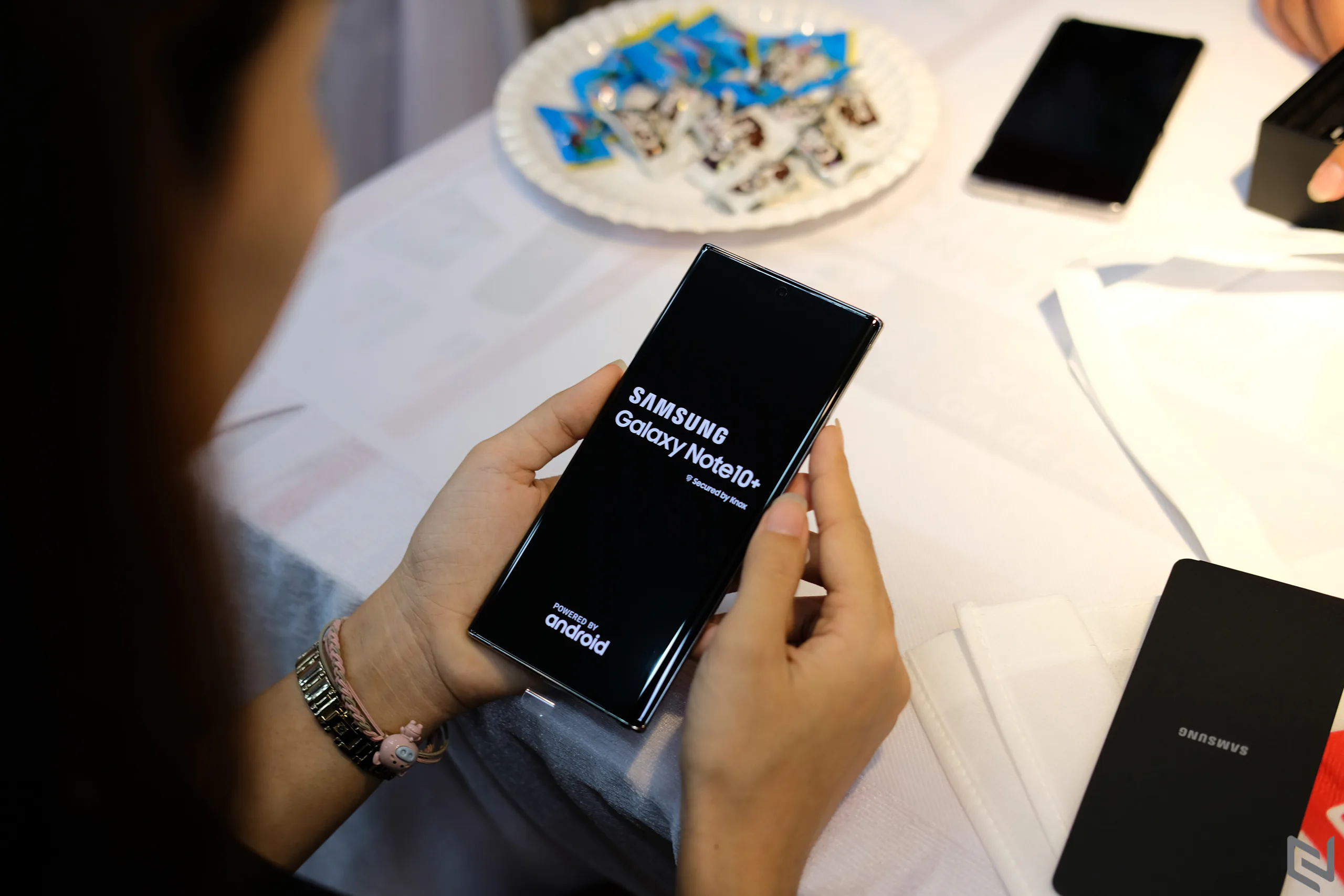 Galaxy Note 10|10+ mở bán, chờ đợi từ nửa đêm để mở hộp tại CellphoneS